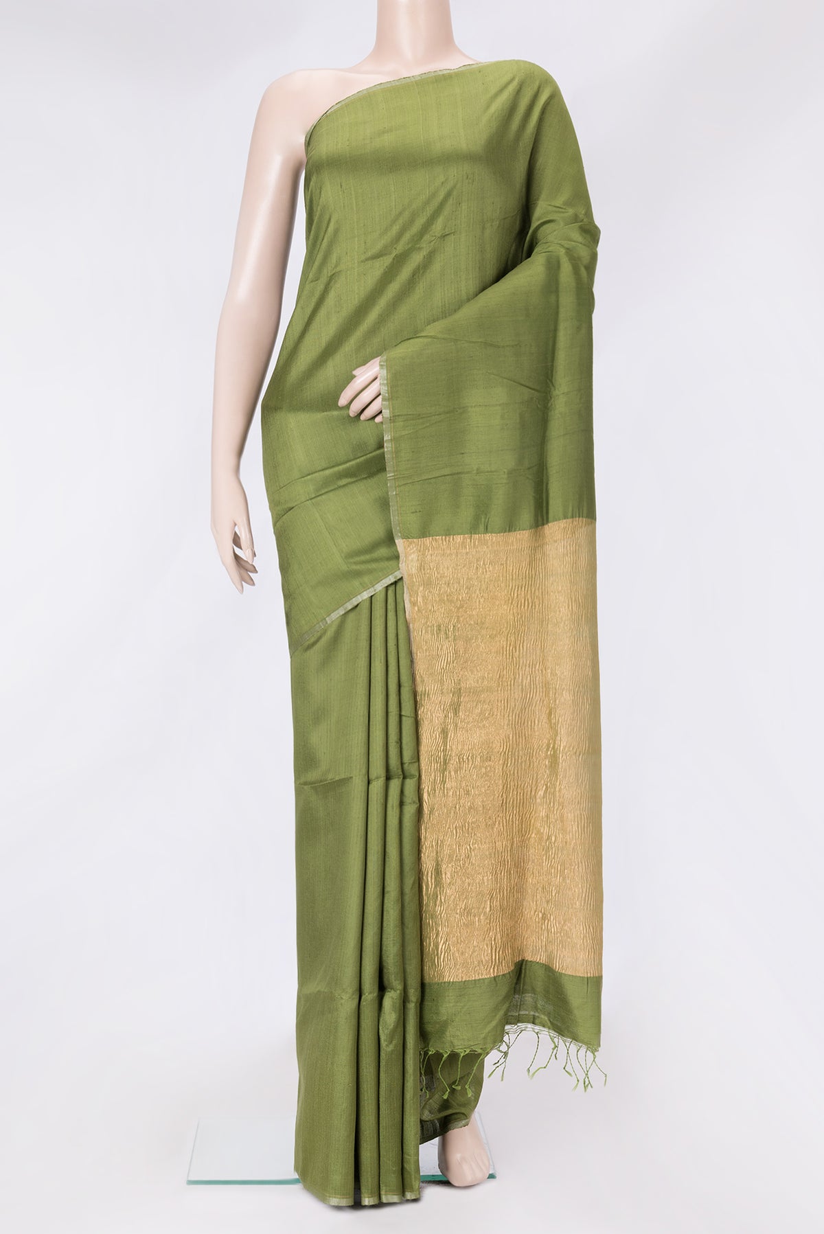 Green Dual Tone Raw Silk Saree with Plain Body and Thin Zari Line.  displayed on a mannequin