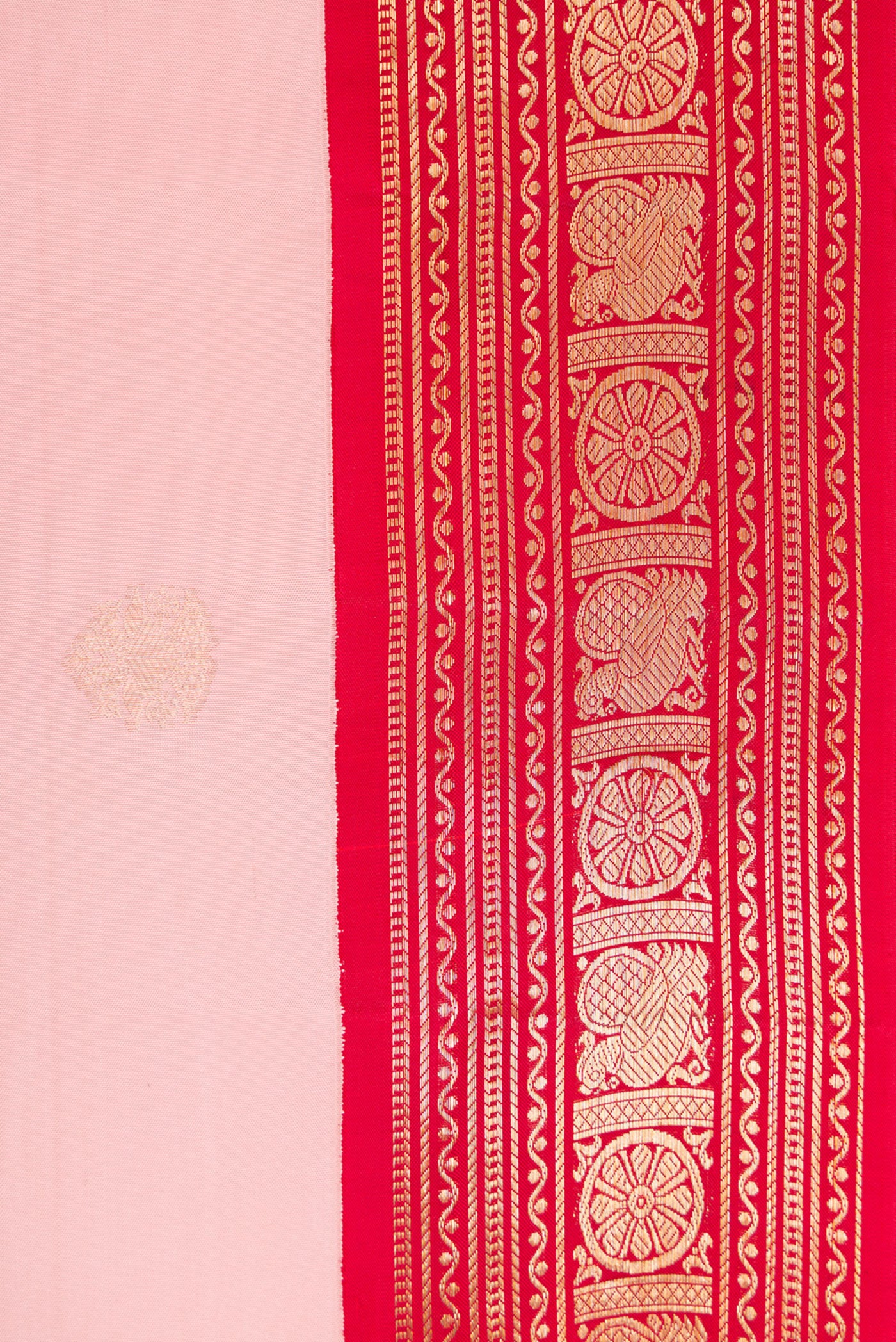 Border image of Pink Dual Tone Kanchipuram Silk Saree with Zari Butta on the body and Zari Border. 