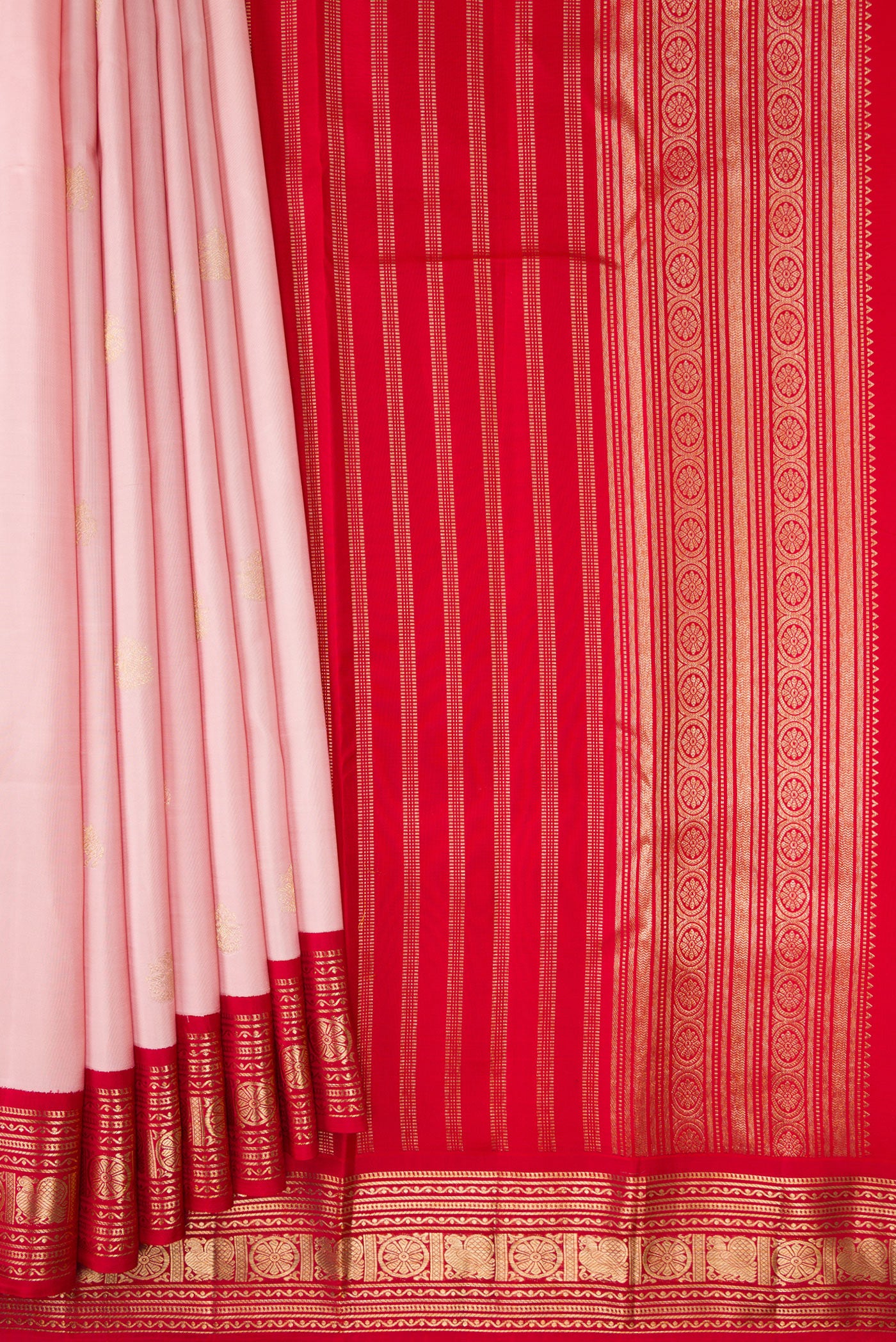 Pleats and pallu of Pink Dual Tone Kanchipuram Silk Saree with Zari Butta on the body and Zari Border. 