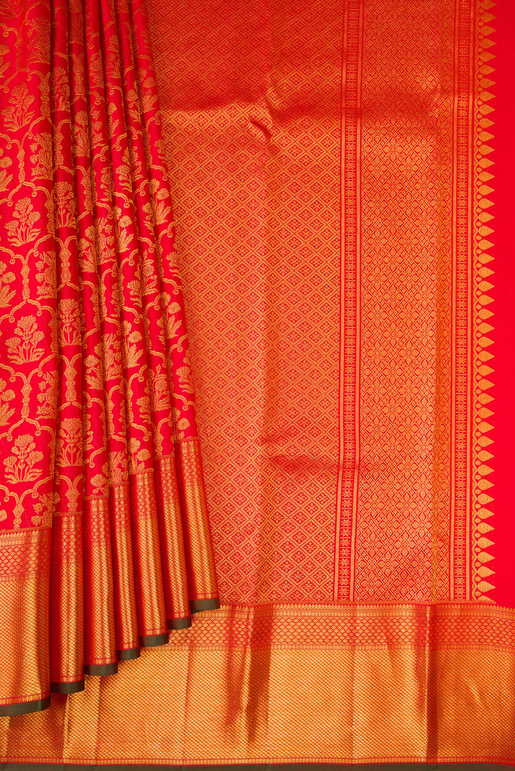 Pleats and pallu of Red Kanchipuram Silk Saree with Zari Brocade on the body and Zari Border. 
