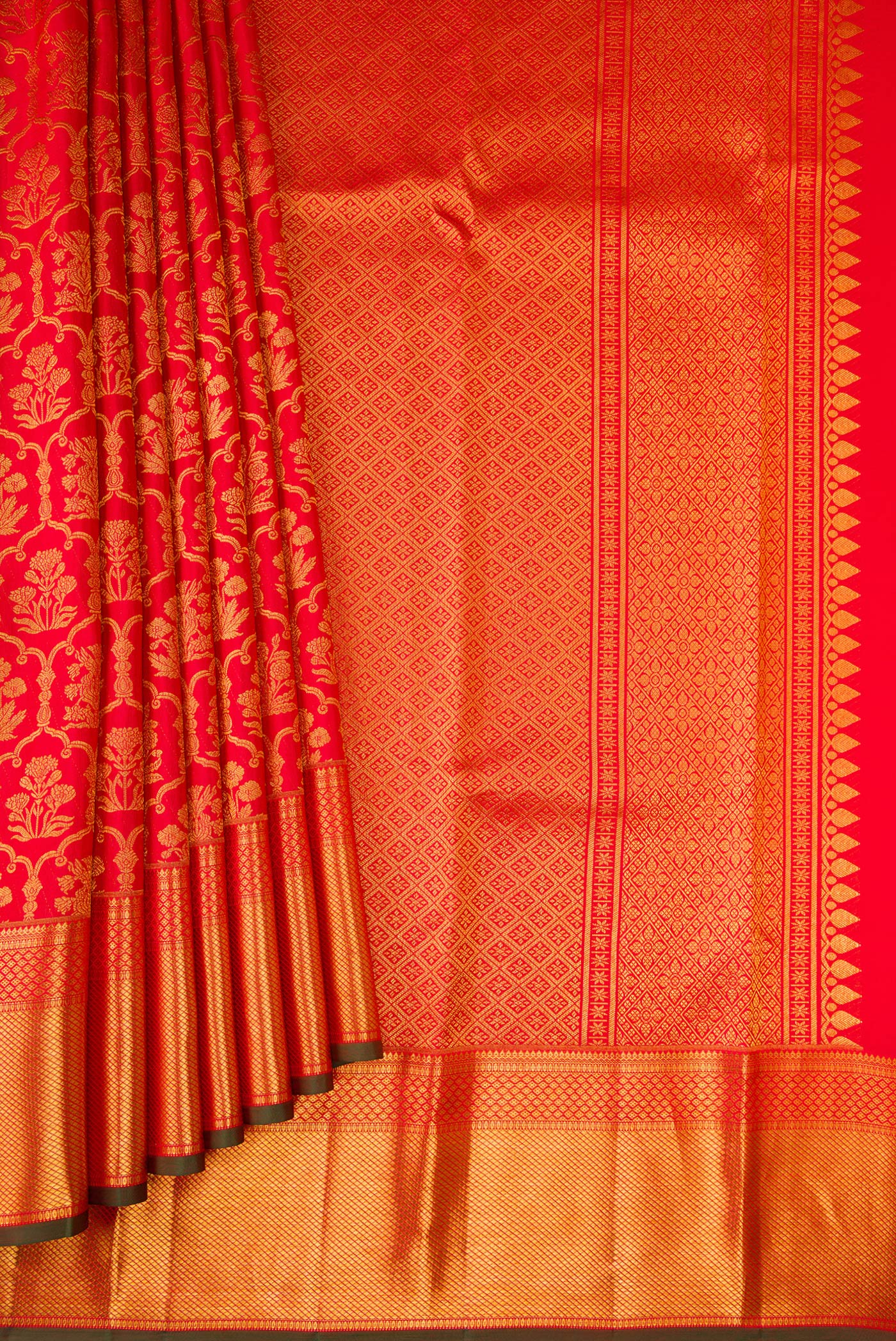 Pleats and pallu of Red Kanchipuram Silk Saree with Zari Brocade on the body and Zari Border. 