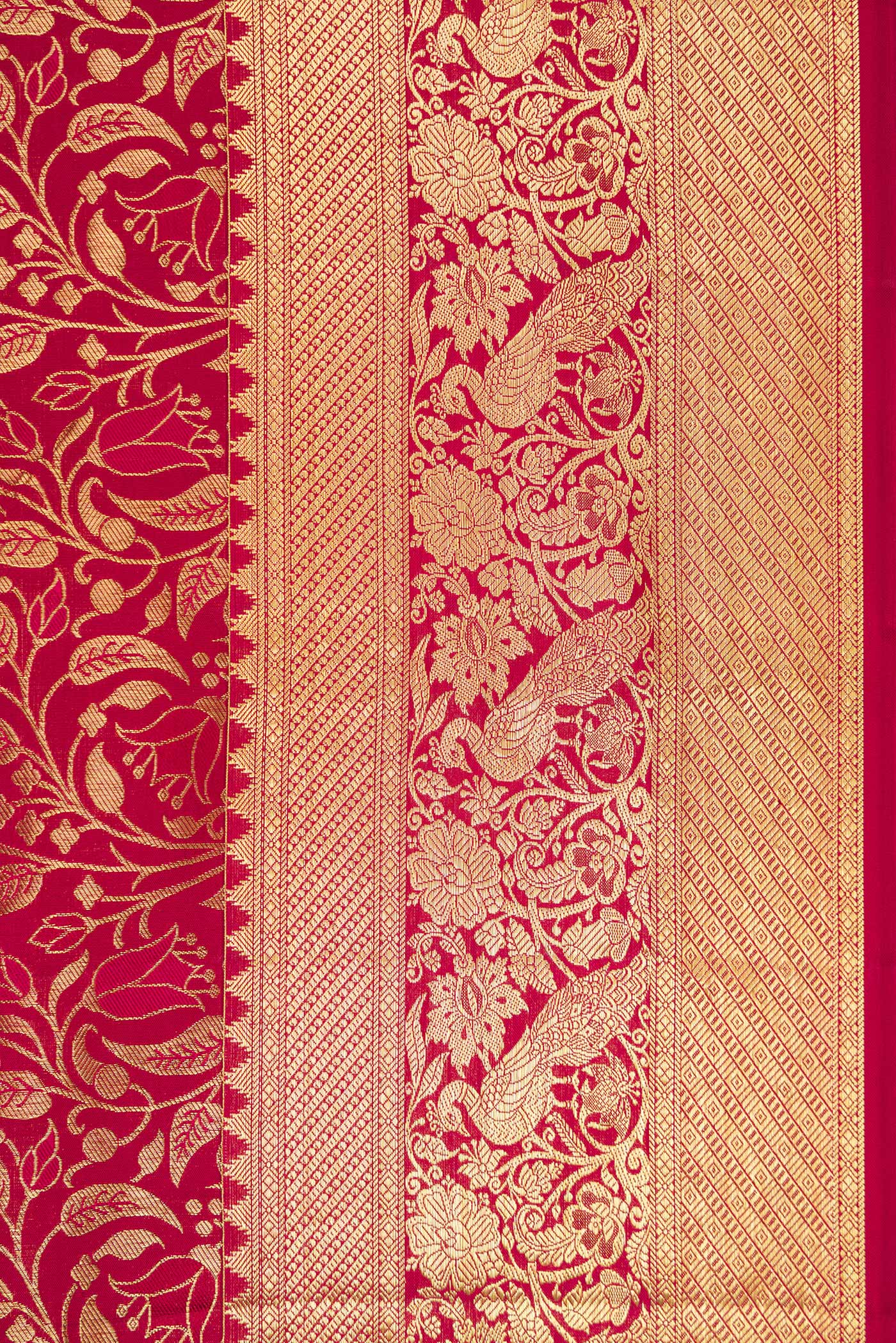 Border image of Dark Pink Dual Tone Kanchipuram Silk Saree with Zari Brocade on the body and Zari Border. 
