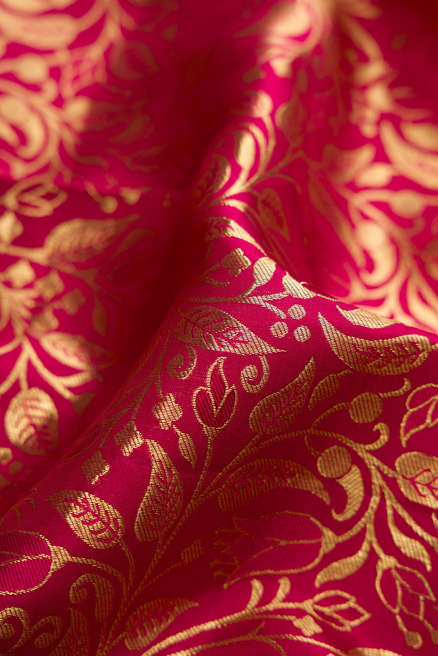 Close up of Dark Pink Dual Tone Kanchipuram Silk Saree with Zari Brocade on the body and Zari Border.  displaying folds