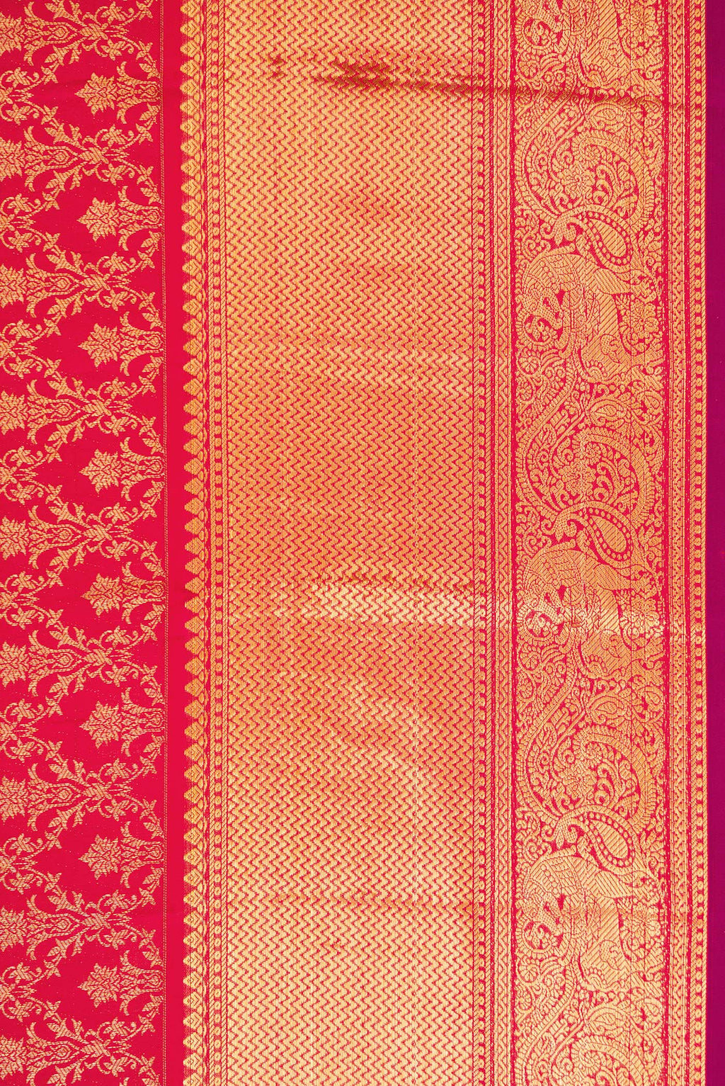 Border image of Dark Pink Dual Tone Kanchipuram Silk Saree with Zari Brocade on the body and Zari Border. 