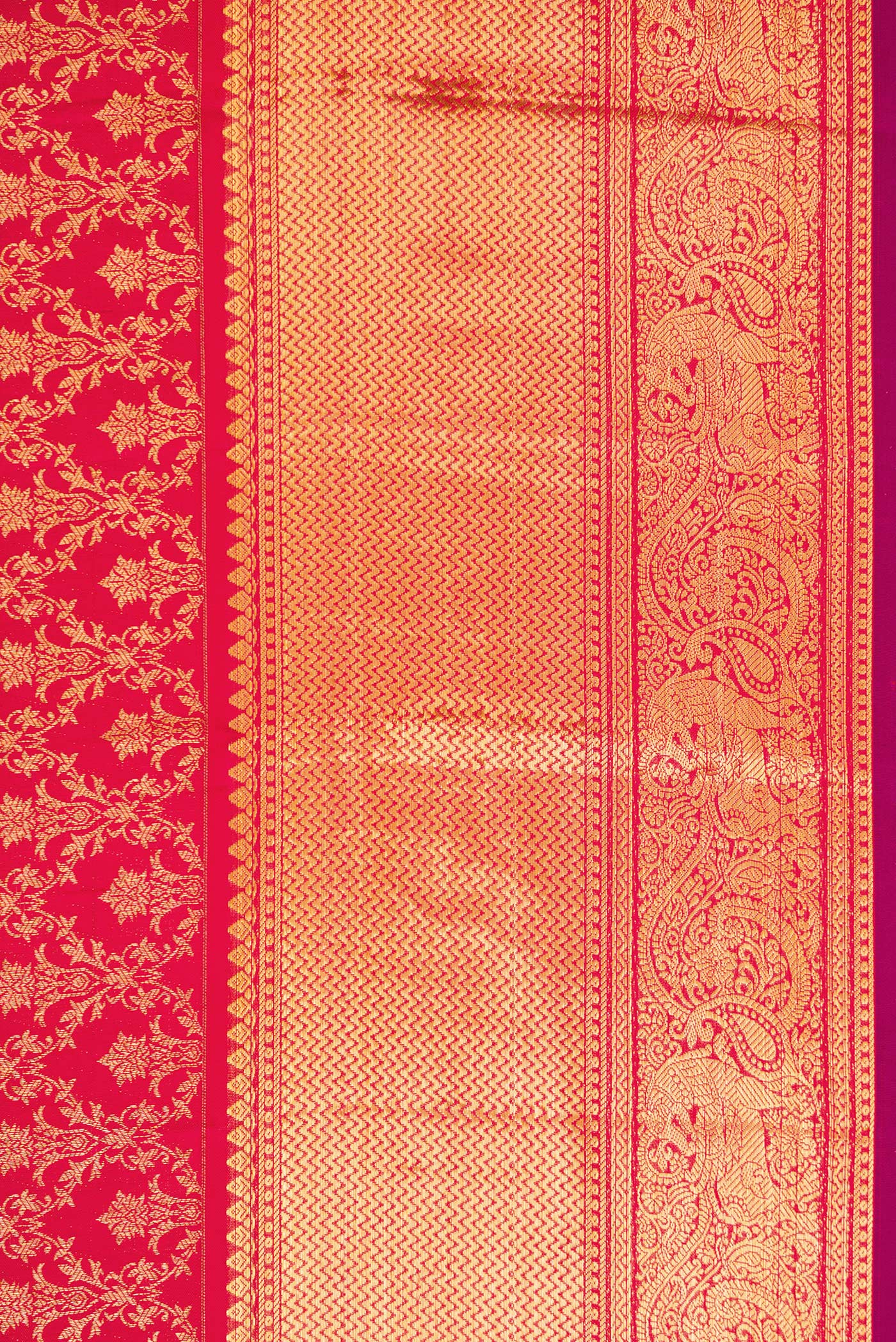 Border image of Dark Pink Dual Tone Kanchipuram Silk Saree with Zari Brocade on the body and Zari Border. 