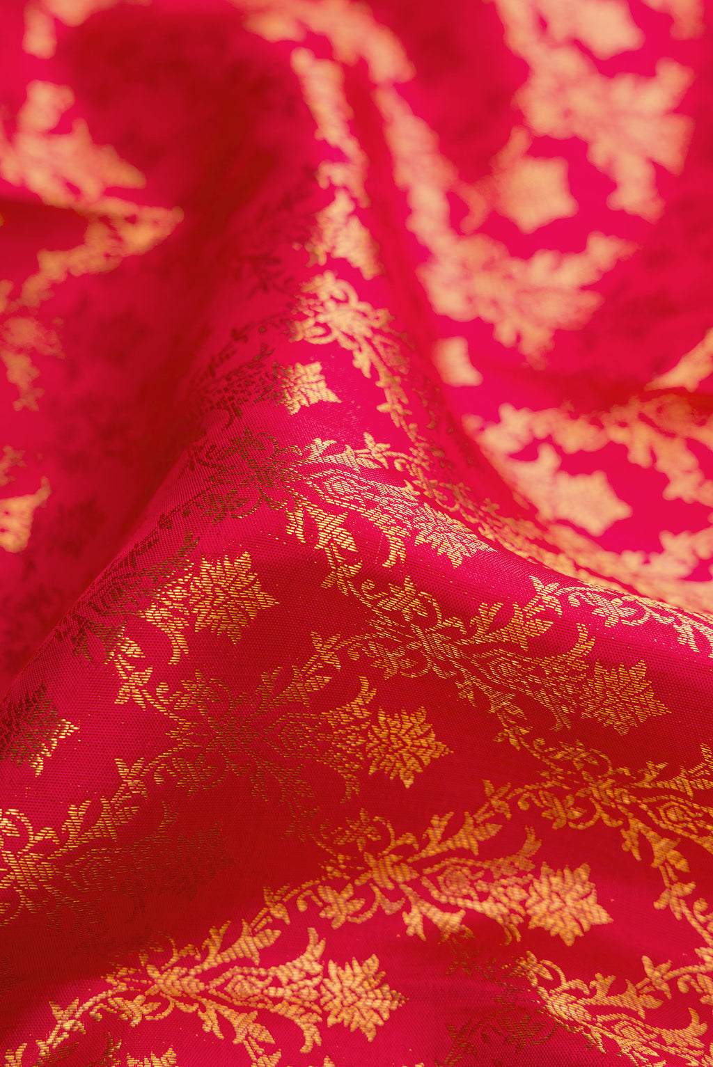 Close up of Dark Pink Dual Tone Kanchipuram Silk Saree with Zari Brocade on the body and Zari Border.  displaying folds