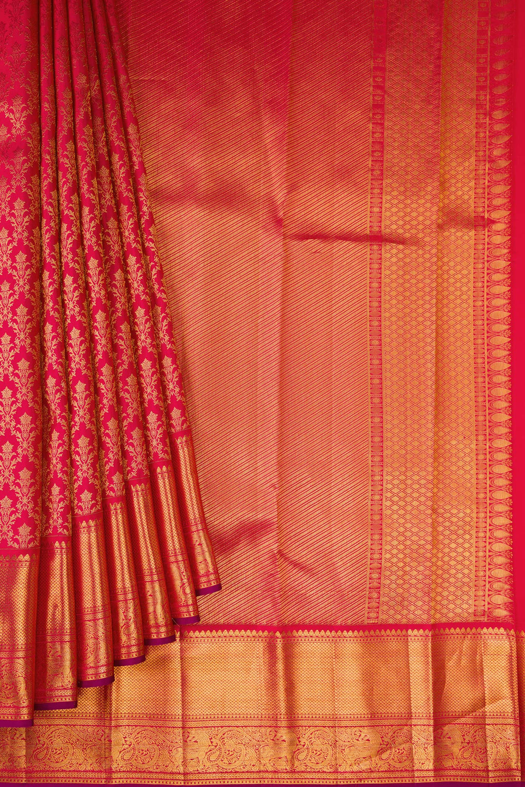 Pleats and pallu of Dark Pink Dual Tone Kanchipuram Silk Saree with Zari Brocade on the body and Zari Border. 