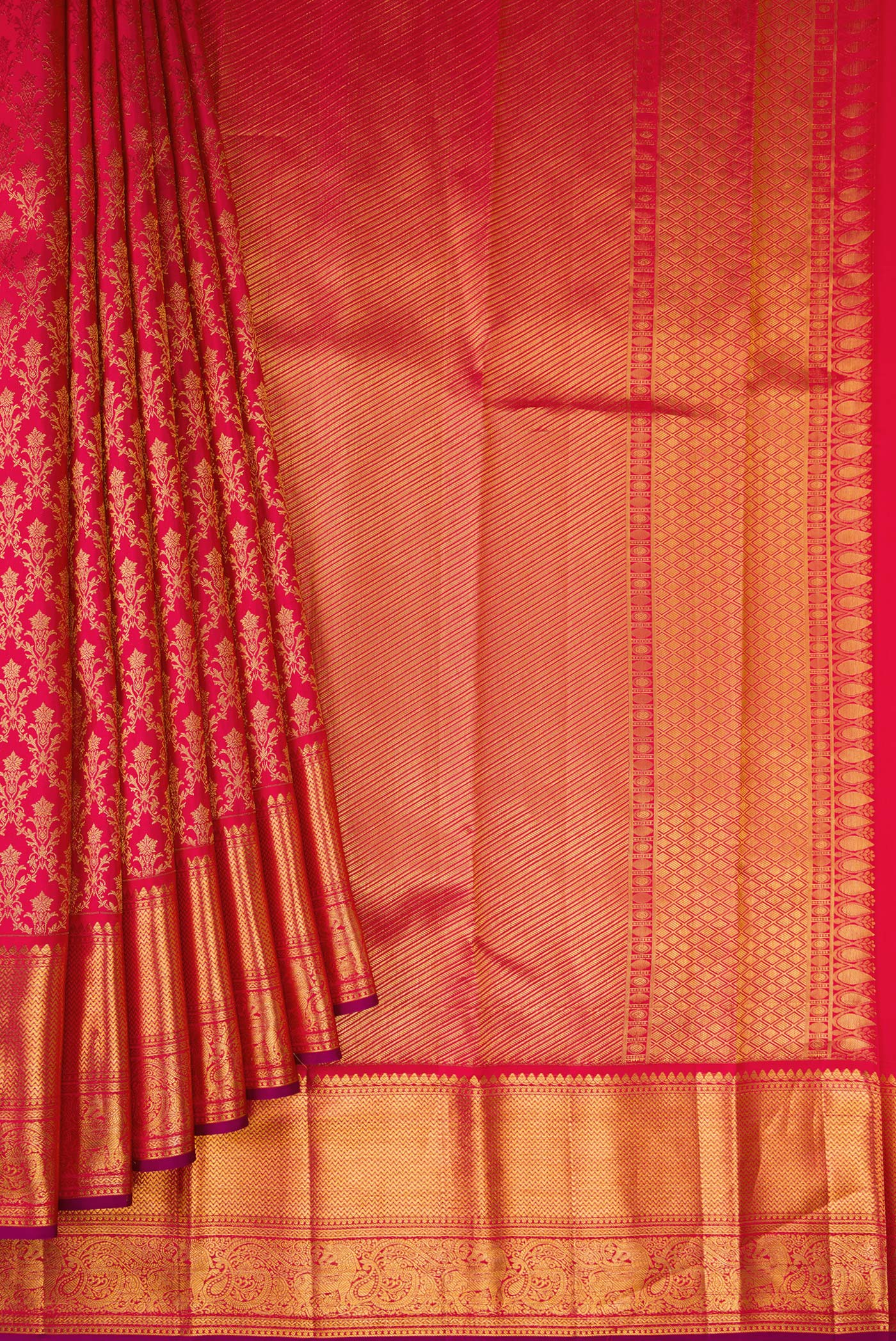 Pleats and pallu of Dark Pink Dual Tone Kanchipuram Silk Saree with Zari Brocade on the body and Zari Border. 