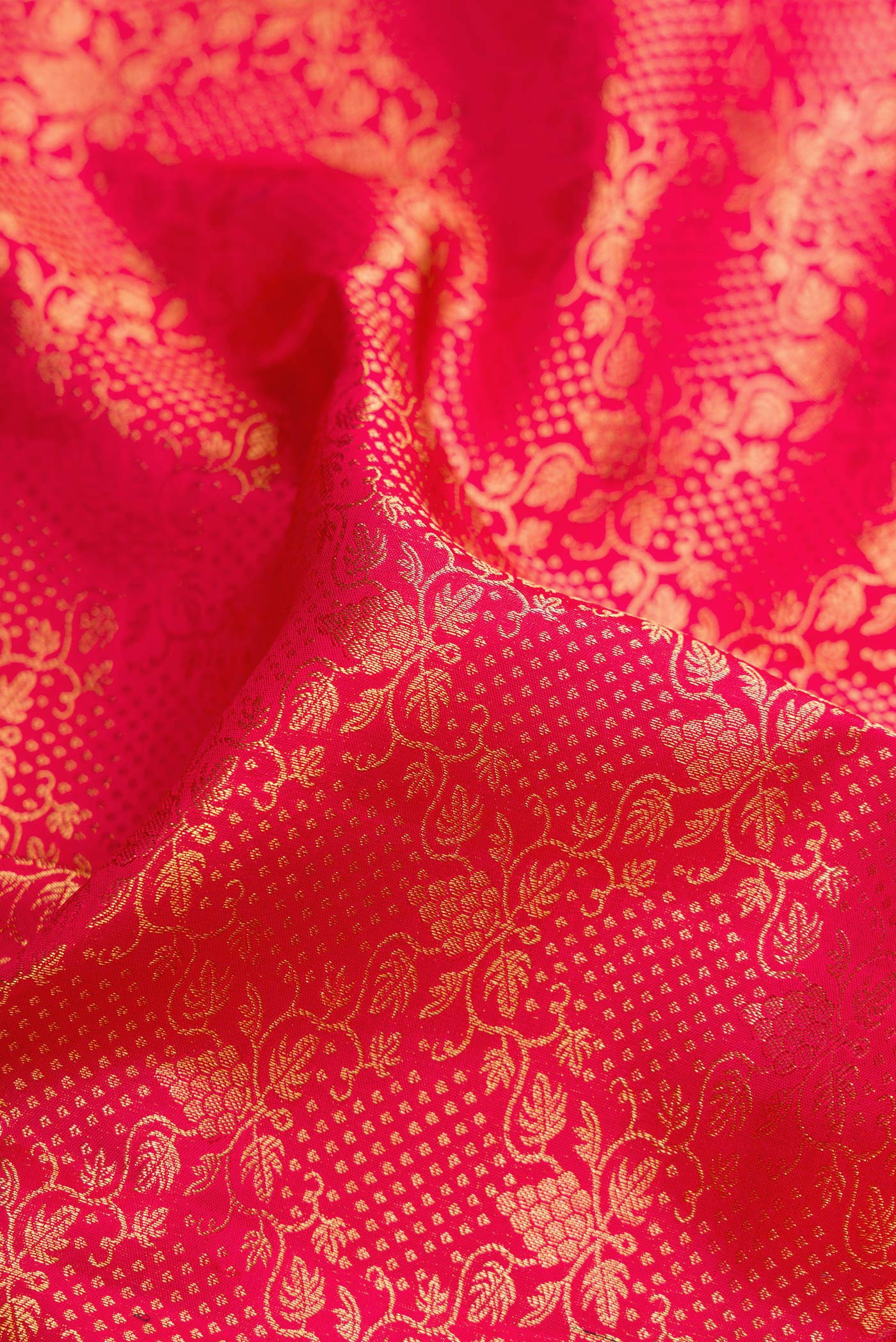 Close up of Dark Pink Dual Tone Kanchipuram Silk Saree with Zari Brocade on the body and Zari Border.  displaying folds
