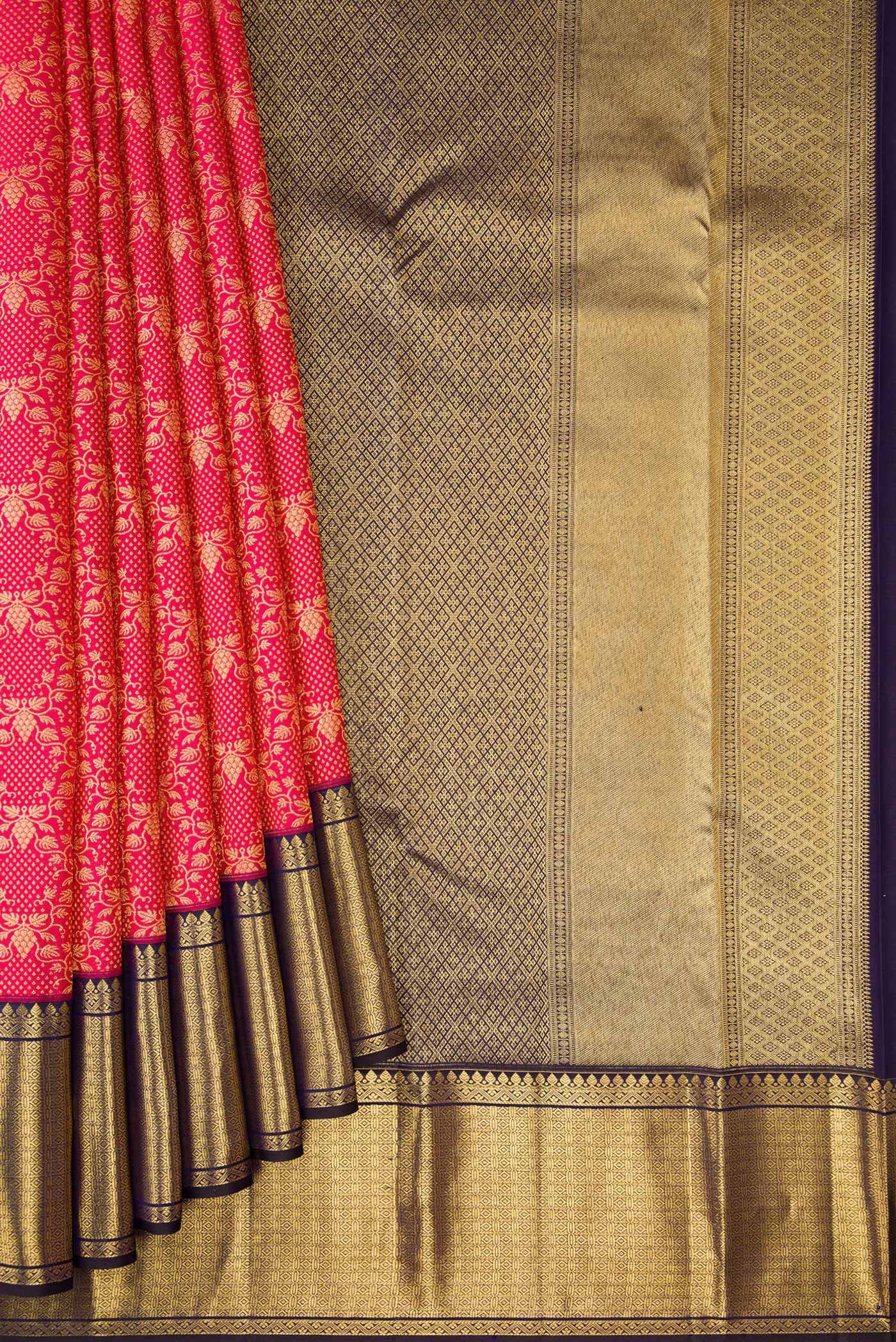 Pleats and pallu of Dark Pink Dual Tone Kanchipuram Silk Saree with Zari Brocade on the body and Zari Border. 