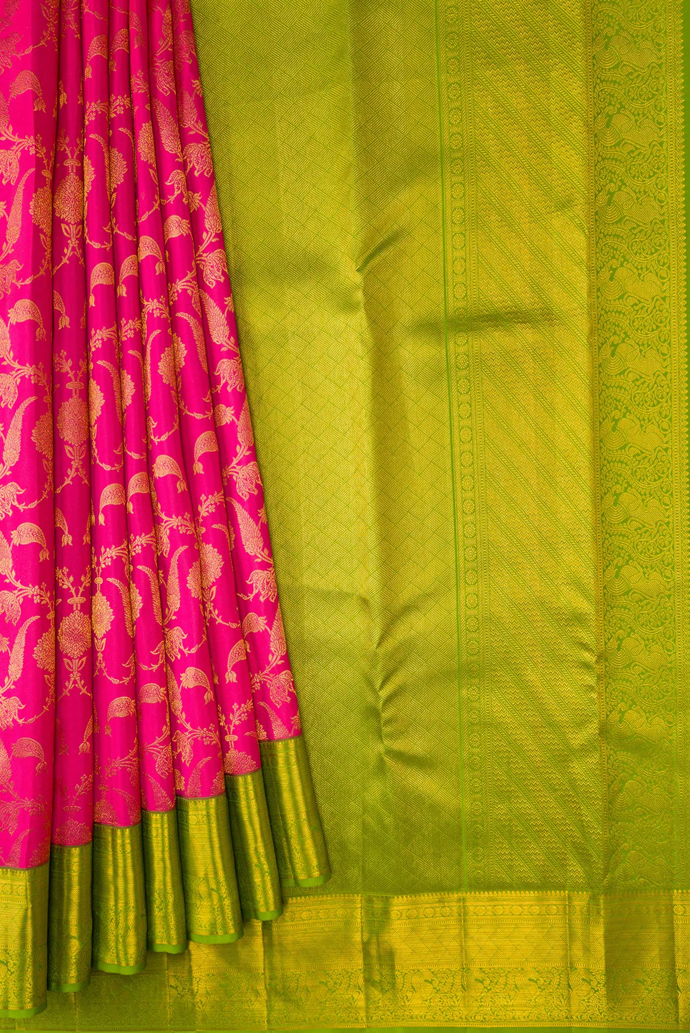 Pleats and pallu of Pink Dual Tone Kanjivaram Silk Saree with Zari Brocade on the body and Zari Border. 