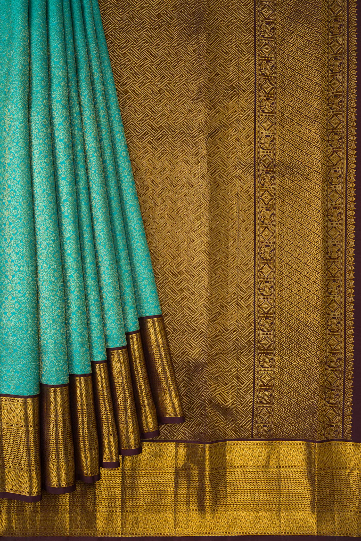 Pleats and pallu of Sea Green Dual Tone Kanjivaram Silk Saree with Zari Brocade on the body and Zari Border. 
