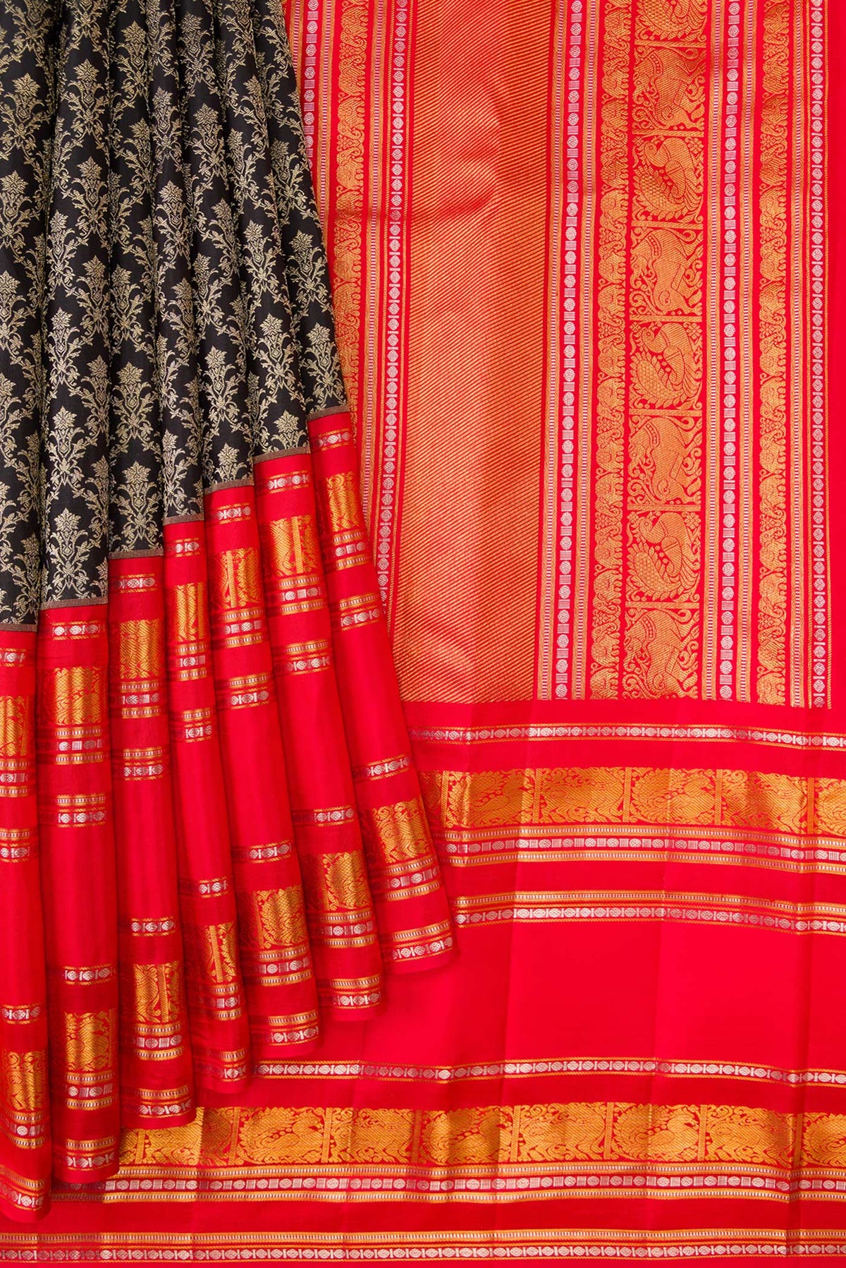 Pleats and pallu of Black Dual Tone Kanjivaram Silk Saree with Zari Brocade on the body and Zari Border. 