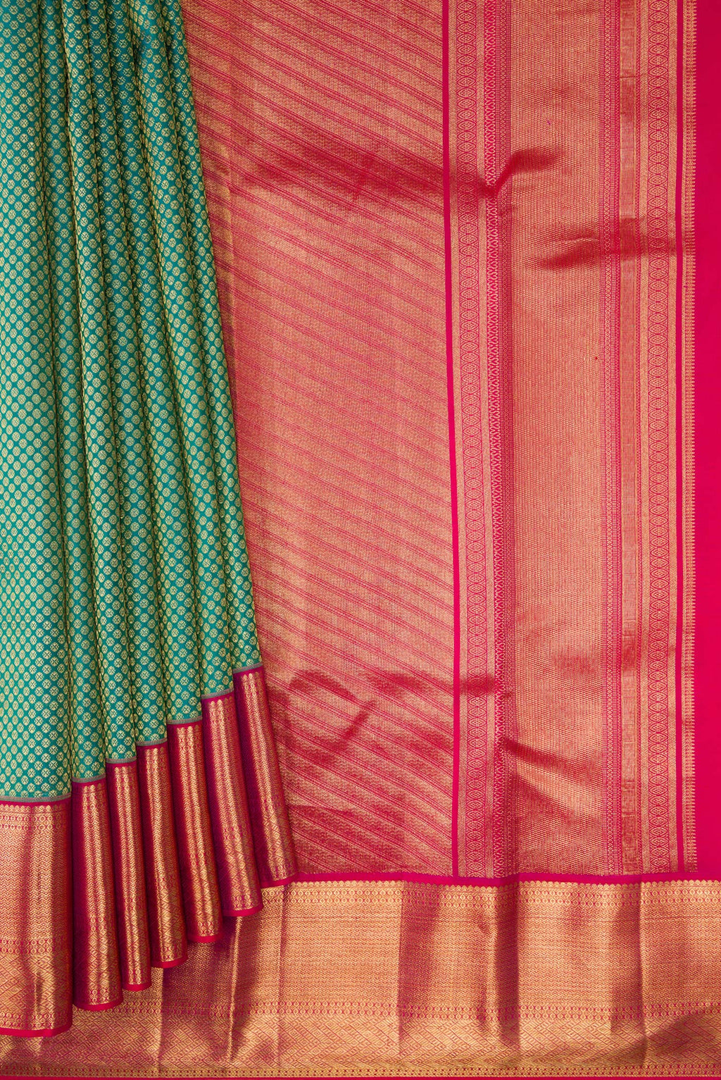 Pleats and pallu of Green Dual Tone Kanjivaram Silk Saree with Zari Brocade on the body and Zari Border. 