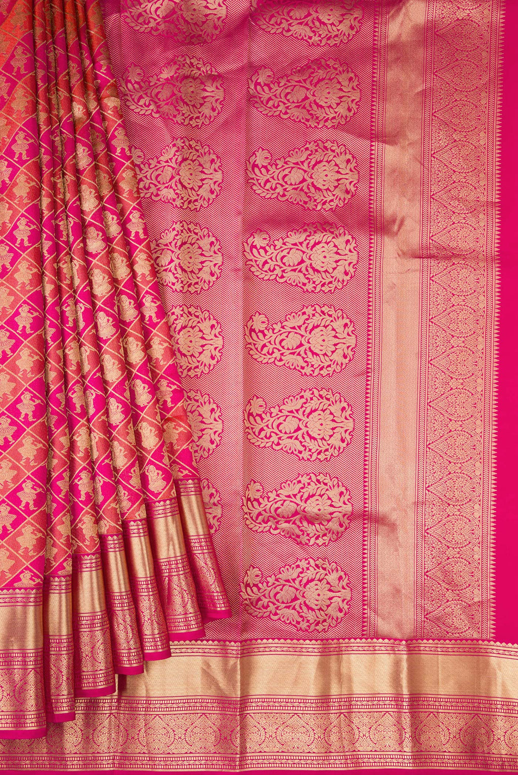 Pleats and pallu of Orange Dual Tone Kanchipuram Silk Saree with Zari Brocade on the body and Zari Border. 