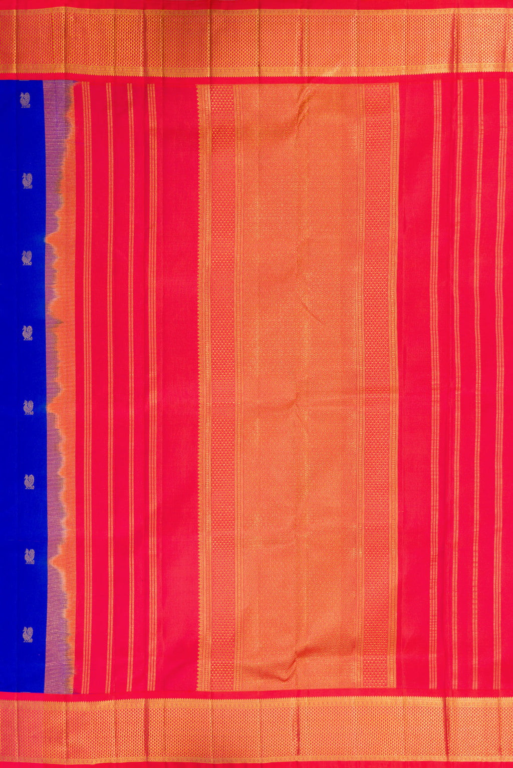 Close up image of the pallu of Pure Silk Pure Zari Royal Blue Dual Tone Kanjivaram Nine Yards Saree with Zari Butta on the body and Zari Border. 