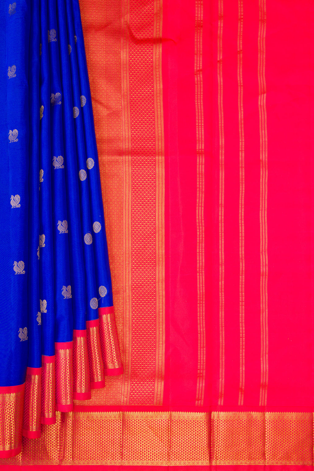 Pleats and pallu of Pure Silk Pure Zari Royal Blue Dual Tone Kanjivaram Nine Yards Saree with Zari Butta on the body and Zari Border. 