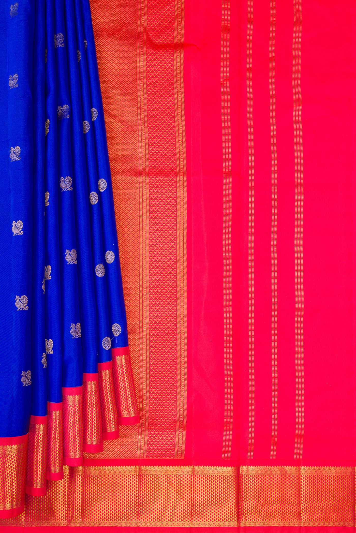Pleats and pallu of Pure Silk Pure Zari Royal Blue Dual Tone Kanjivaram Nine Yards Saree with Zari Butta on the body and Zari Border. 