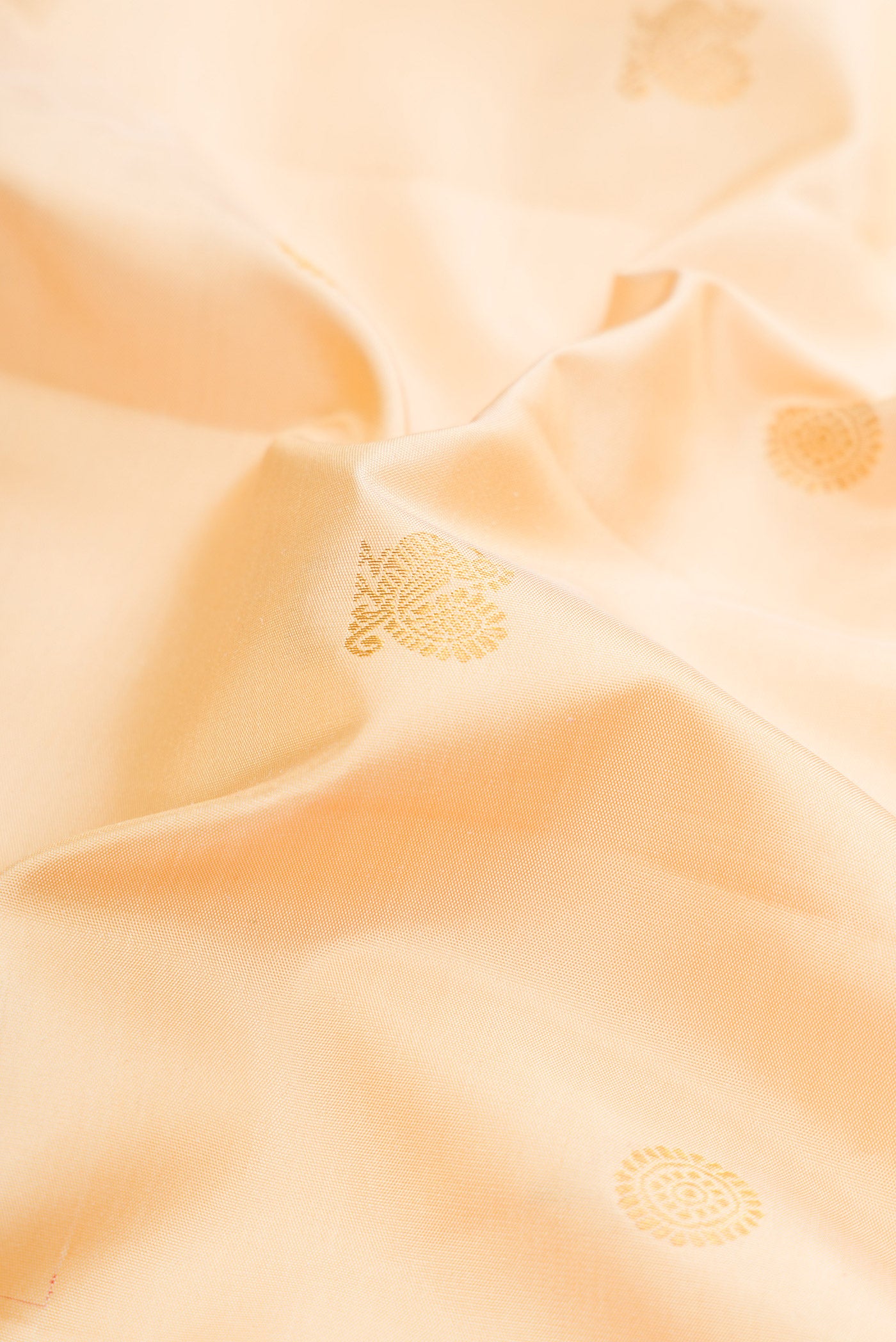Close up of Pure Silk Pure Zari Off White Dual Tone Kanjivaram Nine Yards Saree with Zari Butta on the body and Zari Border.  displaying folds