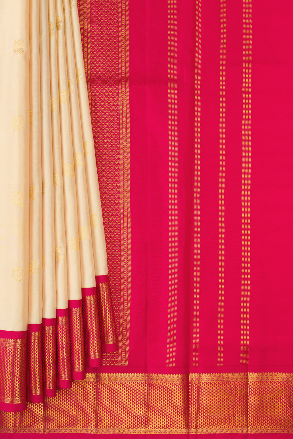 Pleats and pallu of Pure Silk Pure Zari Off White Dual Tone Kanjivaram Nine Yards Saree with Zari Butta on the body and Zari Border. 