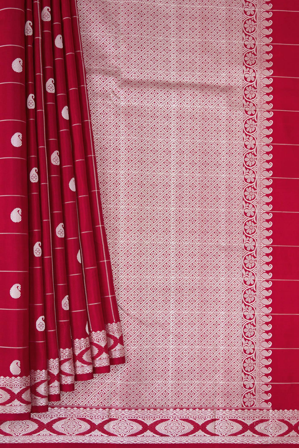 Pleats and pallu of Maroon Dual Tone Kanjivaram Silk Saree with Checked design on the body and Fancy Border. 