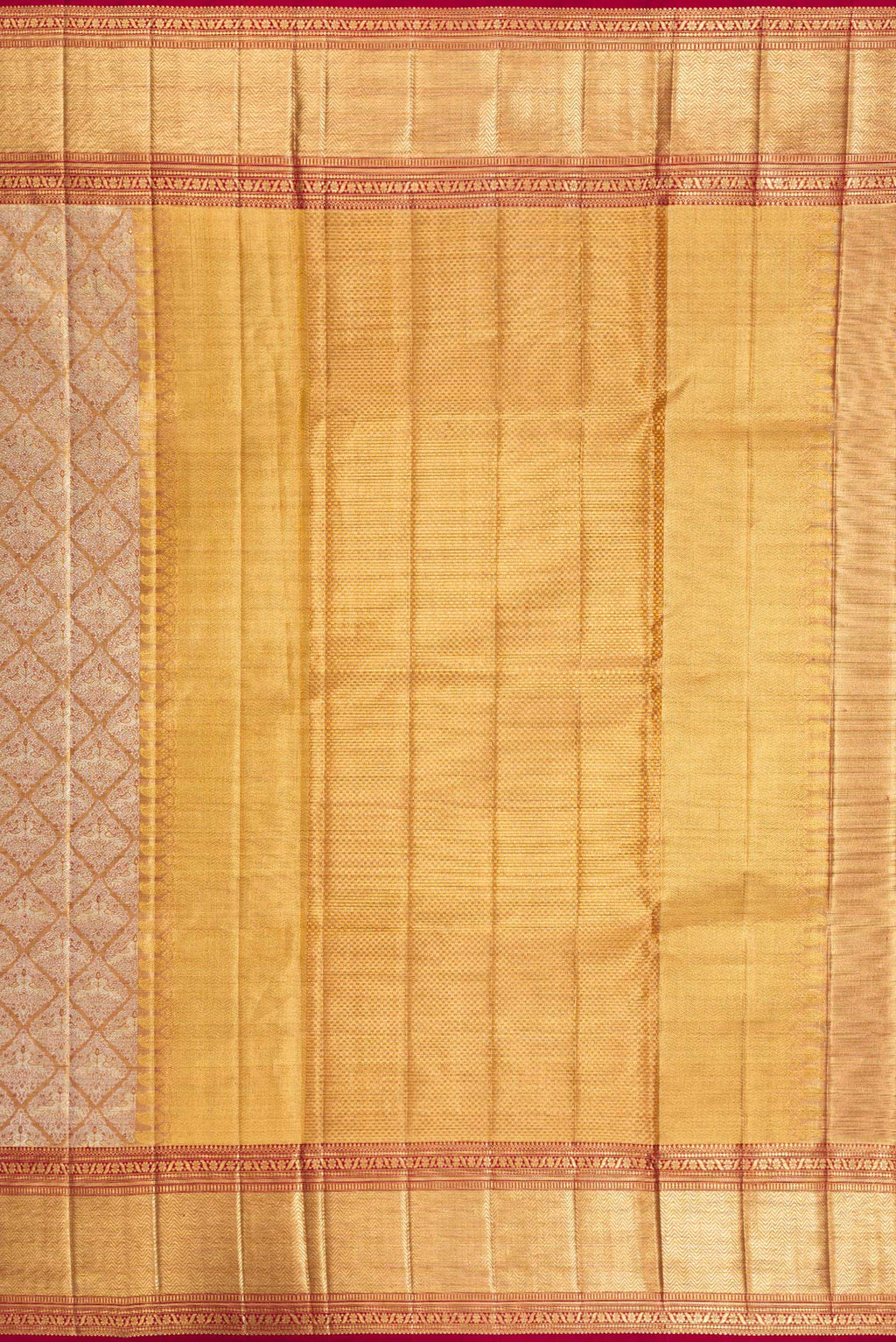 Close up image of the pallu of Gold Dual Tone Kanjivaram Tissue Silk Saree with Zari Brocade on the body and Zari Border. 