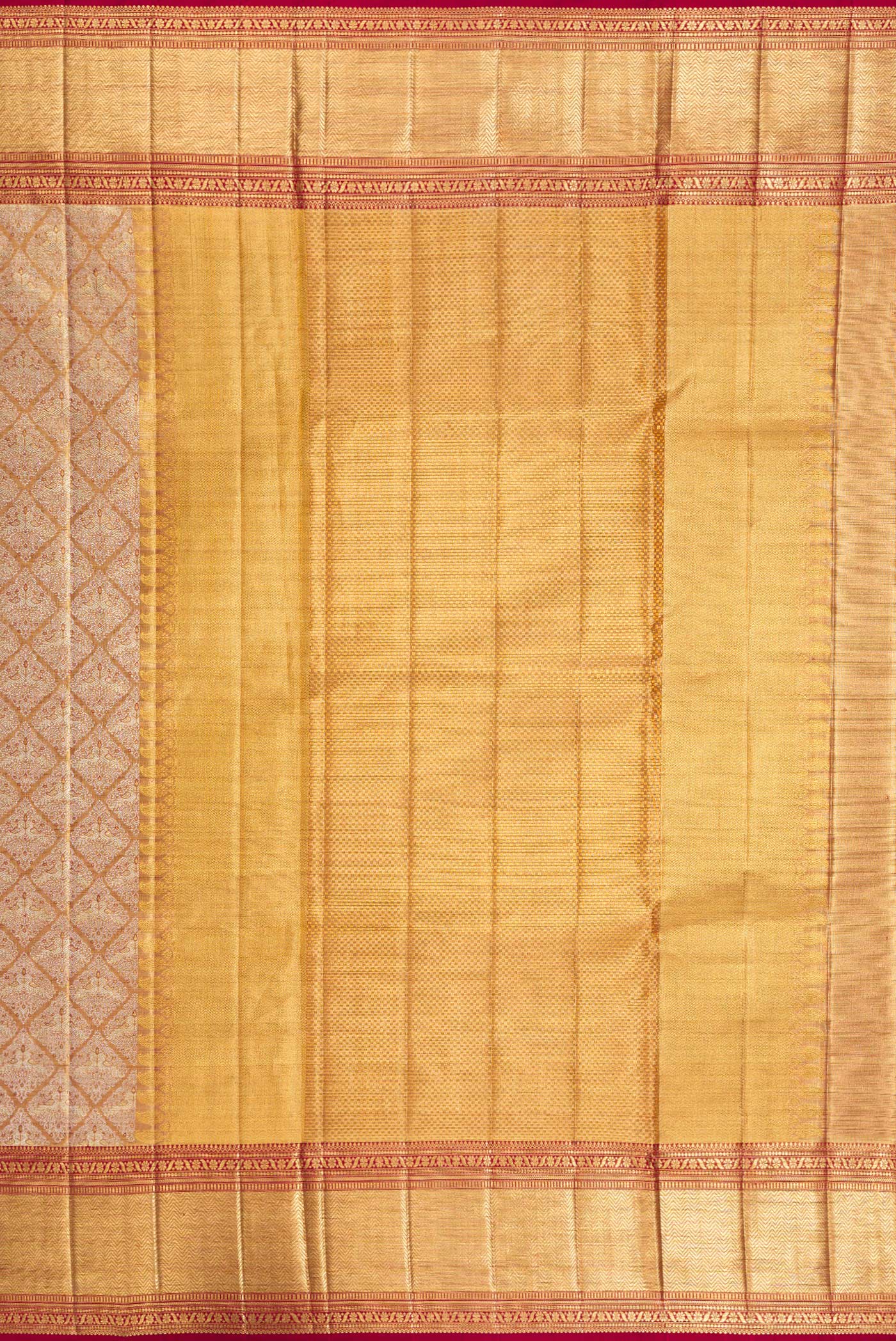Close up image of the pallu of Gold Dual Tone Kanjivaram Tissue Silk Saree with Zari Brocade on the body and Zari Border. 