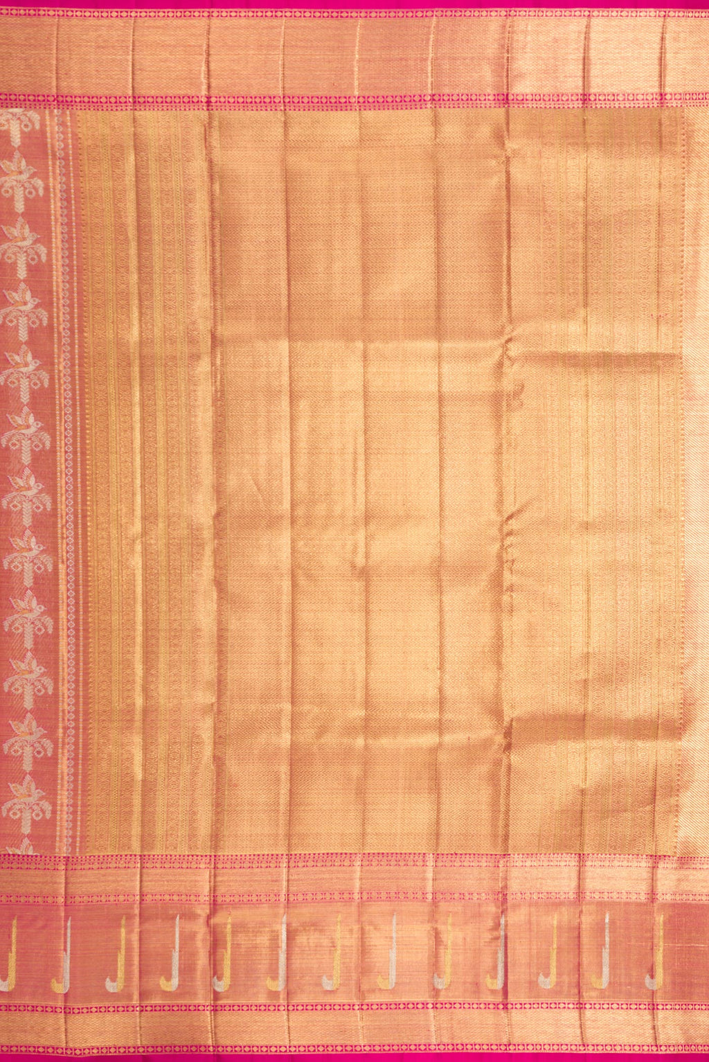 Close up image of the pallu of Magenta Dual Tone Kanjivaram Tissue Silk Saree with Zari Brocade on the body and Paithani Border. 
