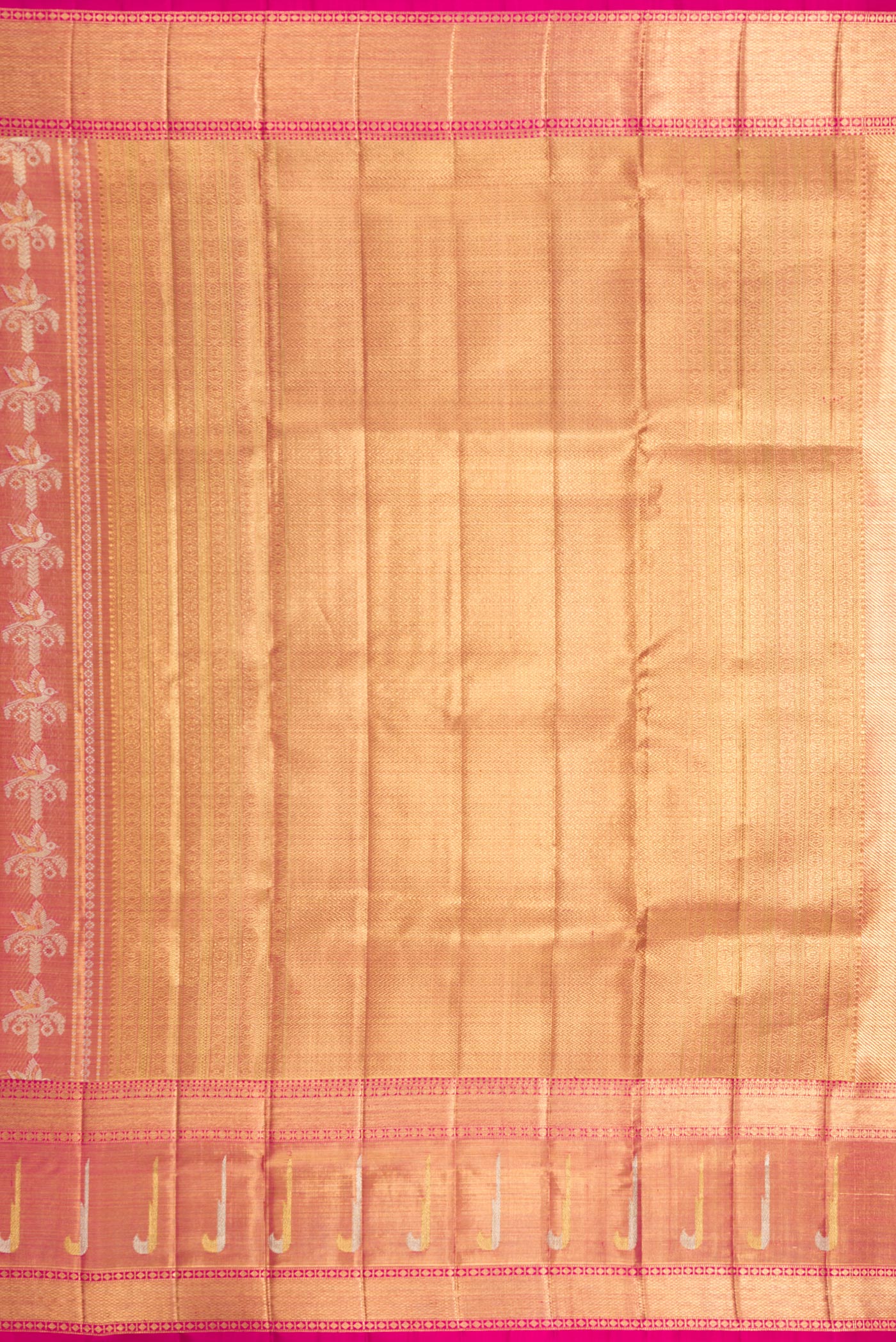 Close up image of the pallu of Magenta Dual Tone Kanjivaram Tissue Silk Saree with Zari Brocade on the body and Paithani Border. 