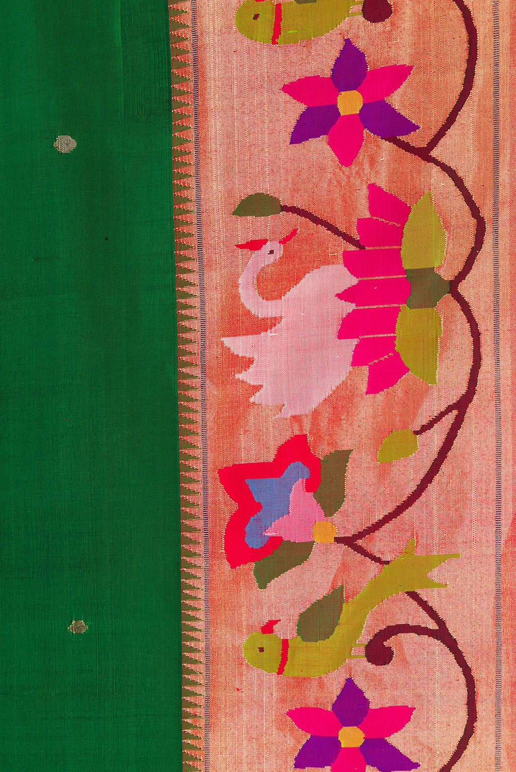 Border image of Pure Silk Pure Zari Bottle Green Dual Tone Paithani Saree with Zari Butta on the body and Paithani Border. 