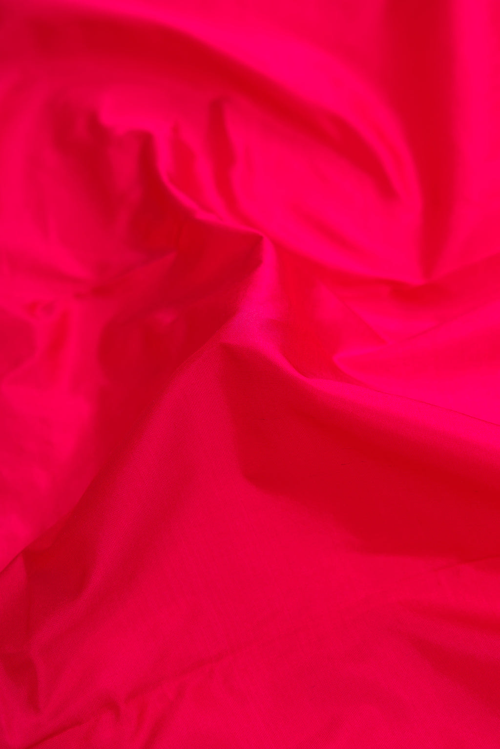 Close up of Dark Pink Dual Tone Kanjivaram Silk Saree with Plain Body and Temple Border.  displaying folds