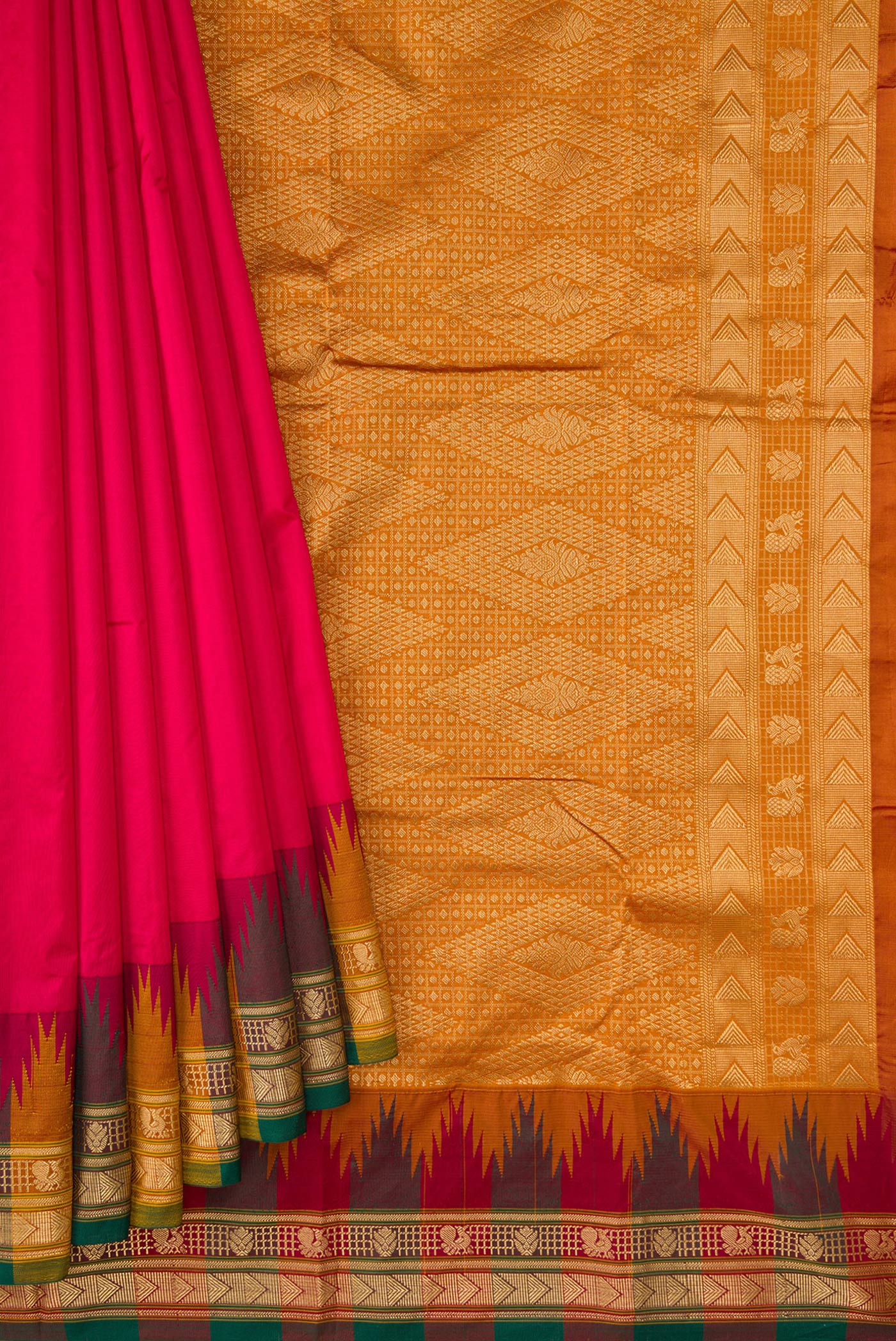 Pleats and pallu of Dark Pink Dual Tone Kanjivaram Silk Saree with Plain Body and Temple Border. 