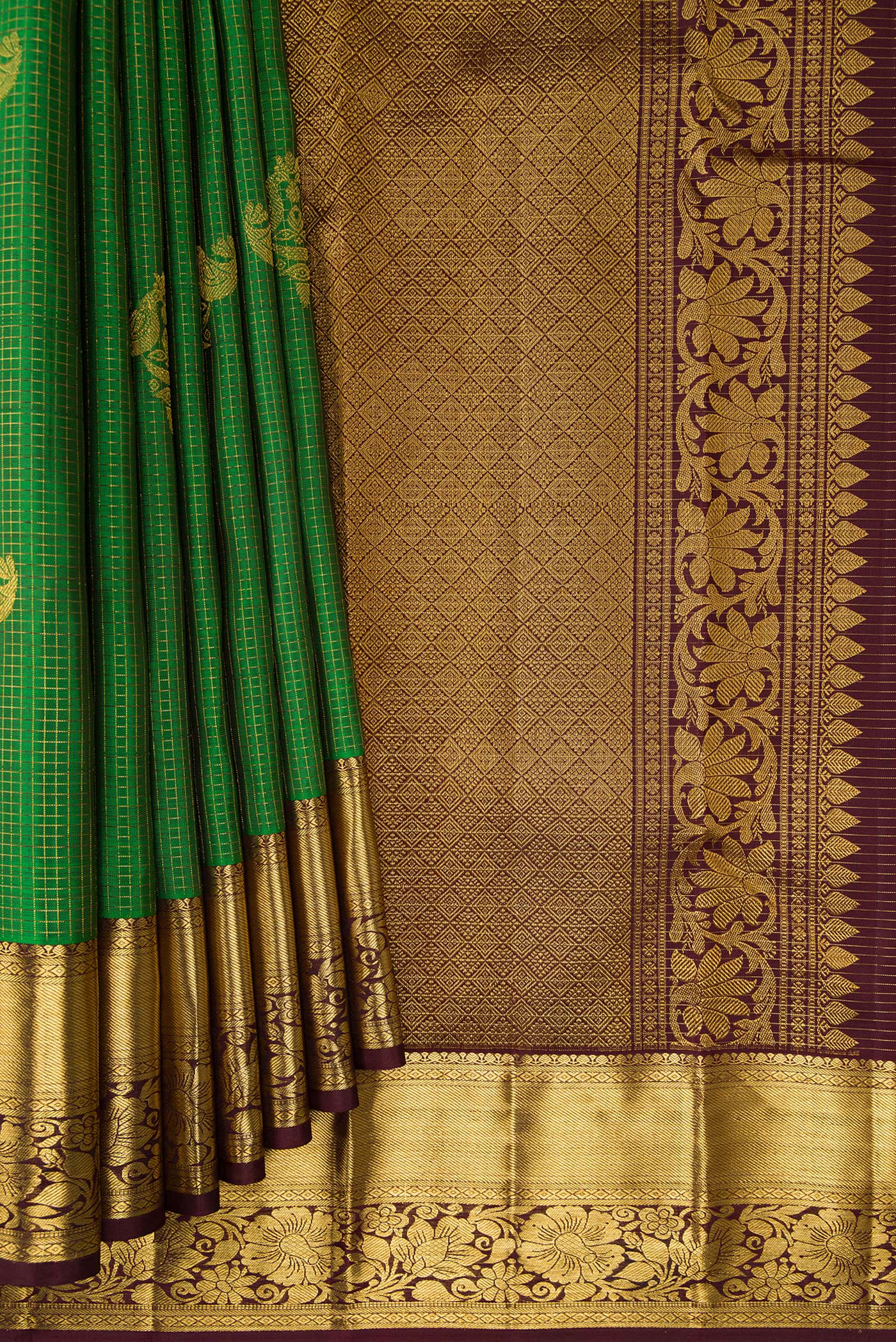 Pleats and pallu of Bottle Green Dual Tone Kanchipuram Silk Saree with Checked design on the body and Zari Border. 