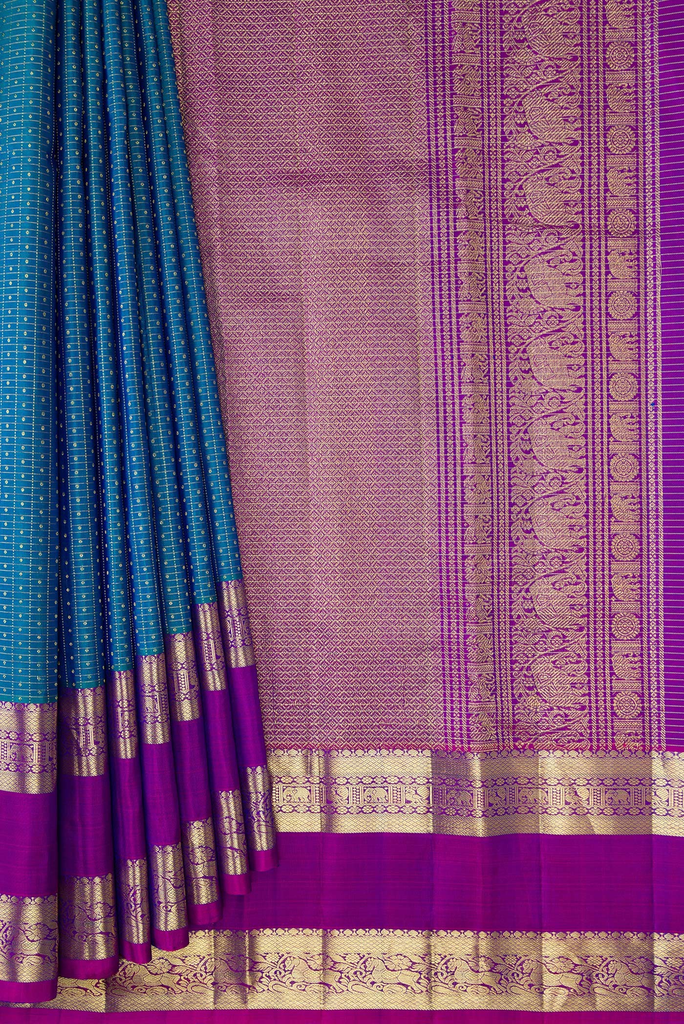 Pleats and pallu of Peacock Blue Dual Tone Kanchipuram Silk Saree with Checked design on the body and Zari Border. 