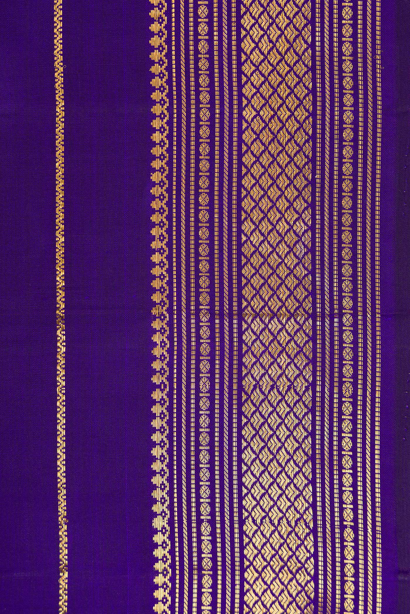 Border image of Royal Blue Dual Tone Kanjivaram Silk Saree with Stripes on the body and Zari Border. 