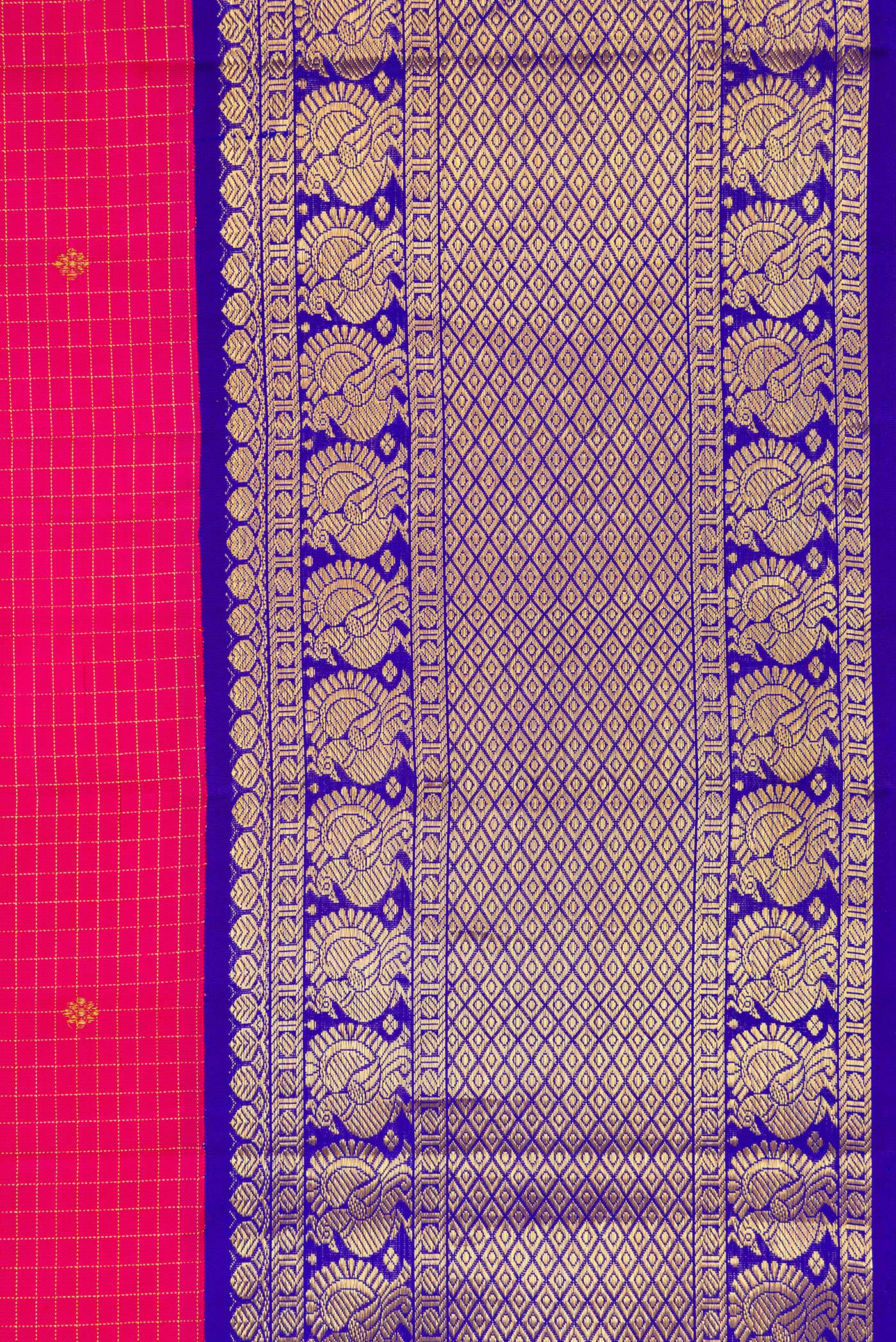Border image of Pure Silk Pure Zari Dark Pink Dual Tone Kanchipuram Saree with Stripes on the body and Zari Border. 