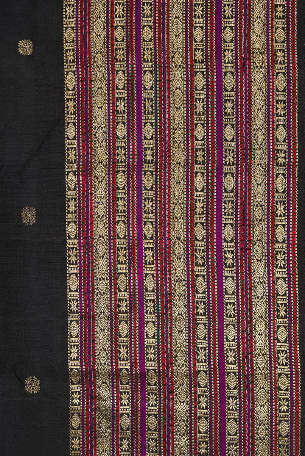 Border image of Pure Silk Pure Zari Coffee Brown Dual Tone Kanjivaram Saree with Zari Butta on the body and Zari Border. 
