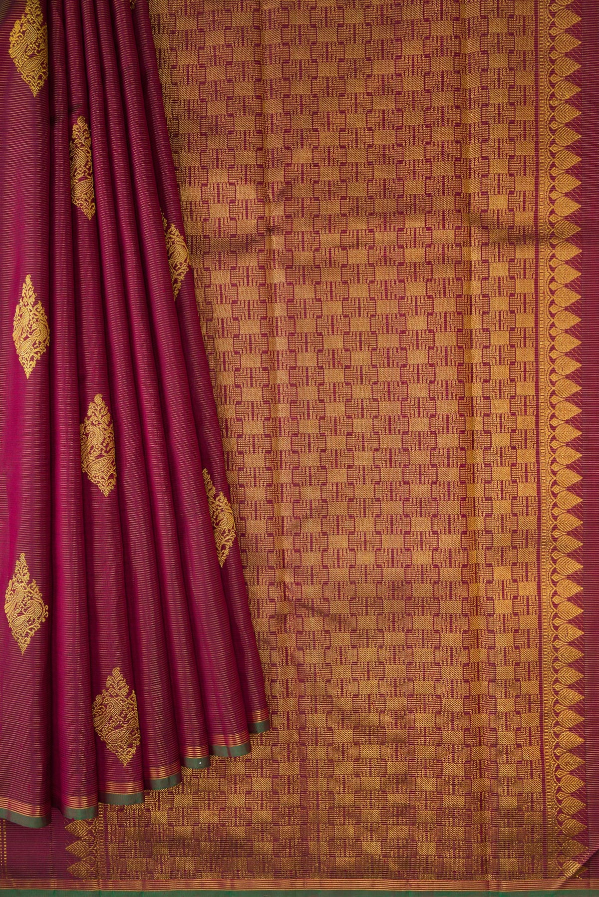 Pleats and pallu of Burgundy Dual Tone Kanjivaram Silk Saree with Stripes on the body and Thin Zari Line. 