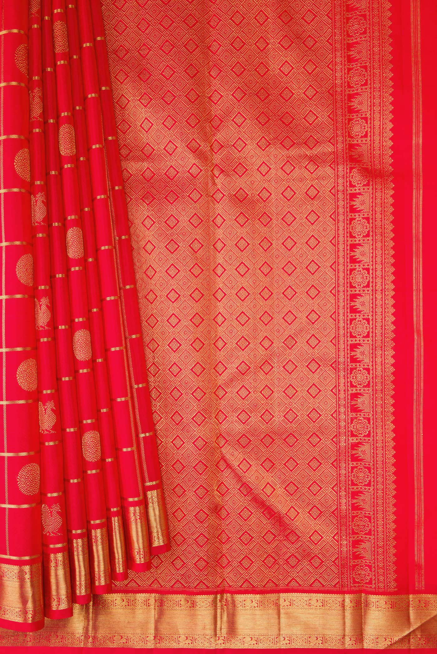 Pleats and pallu of Pure Silk Pure Zari Red Dual Tone Kanjivaram Saree with Checked design on the body and Zari Border. 