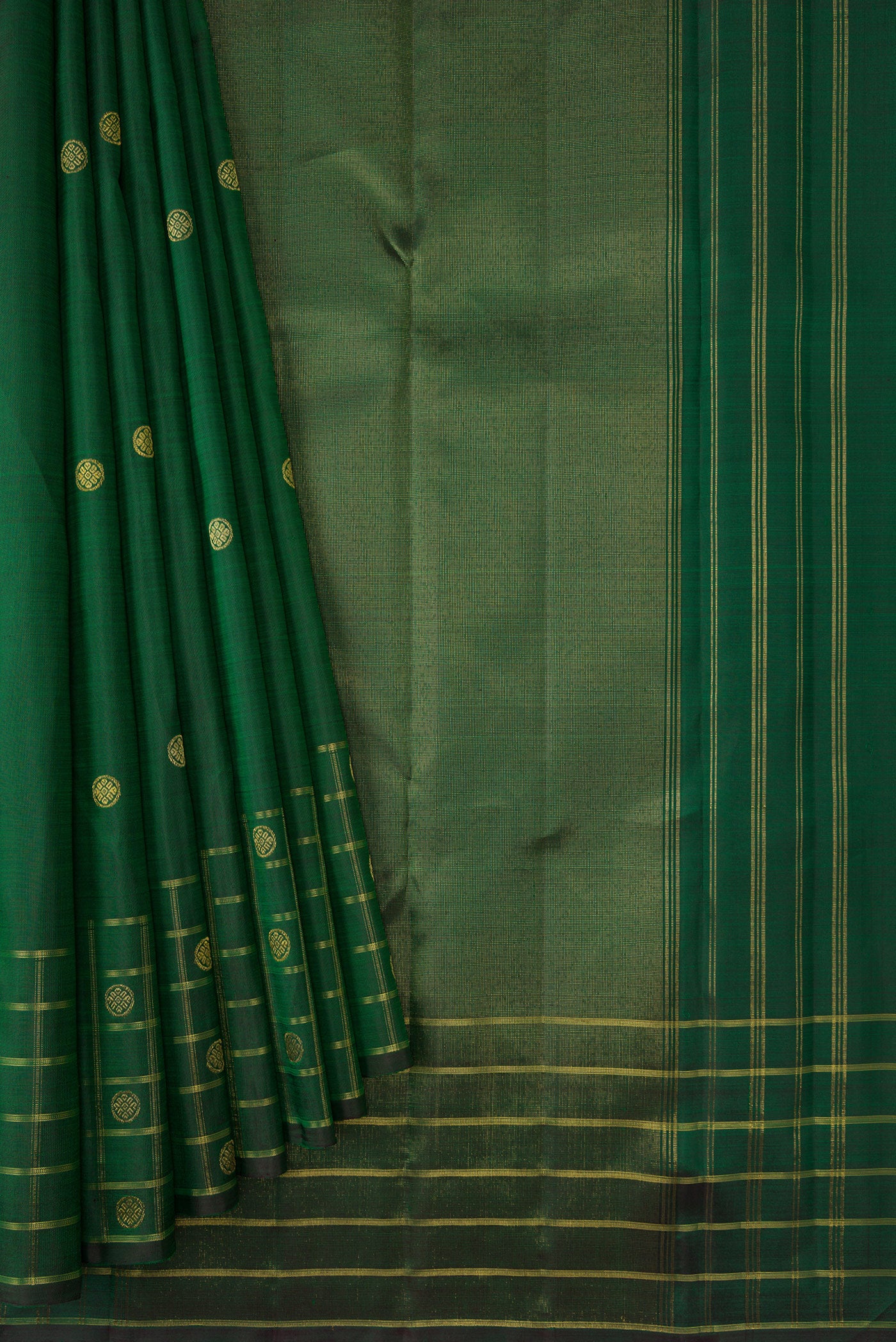 Pleats and pallu of Pure Silk Pure Zari Green Dual Tone Kanchipuram Saree with Zari Butta on the body and Zari Border. 