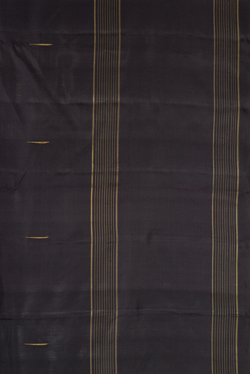 Border image of Pure Silk Pure Zari Black Dual Tone Kanjivaram Saree with Zari Butta on the body and Zari Border. 
