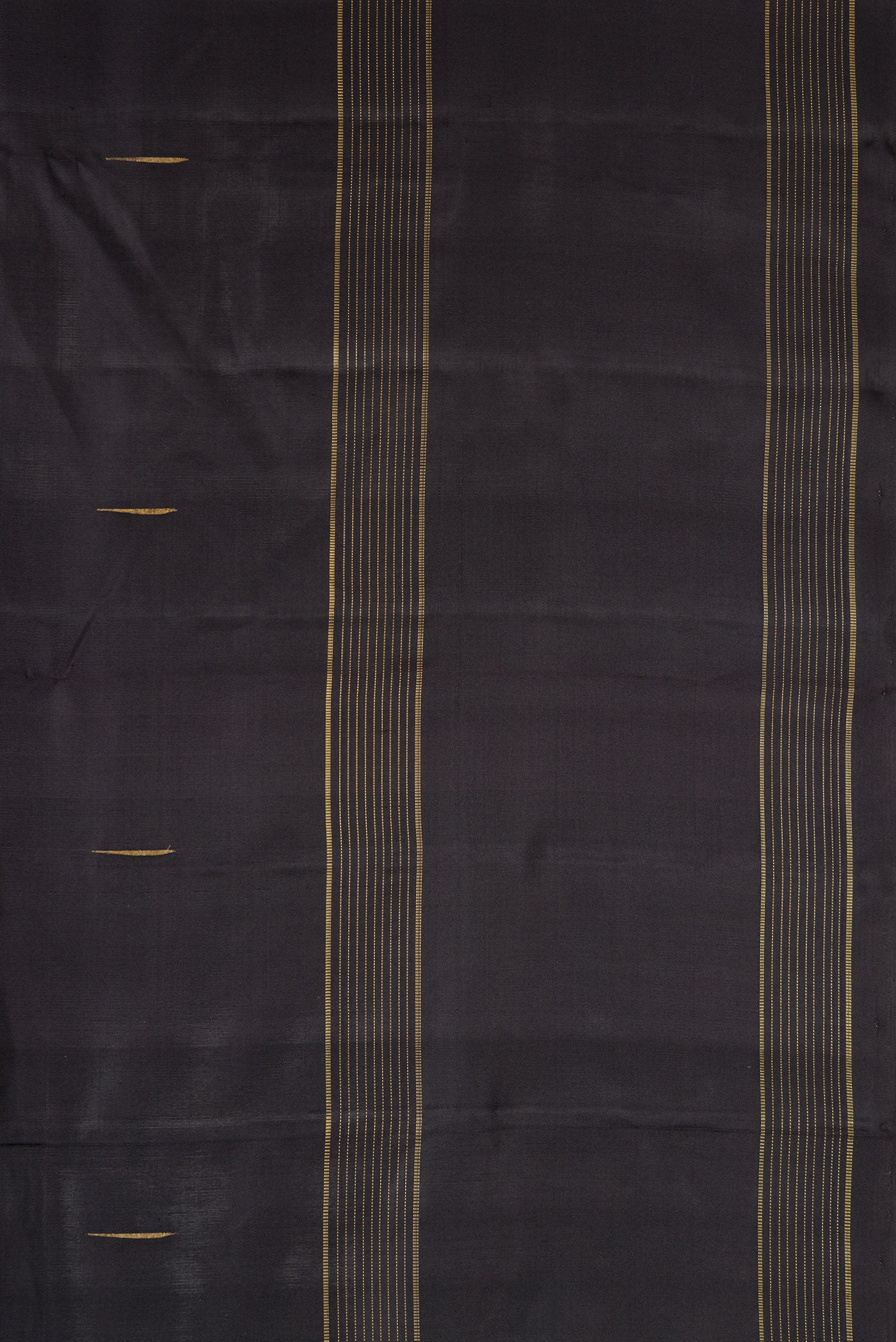 Border image of Pure Silk Pure Zari Black Dual Tone Kanjivaram Saree with Zari Butta on the body and Zari Border. 