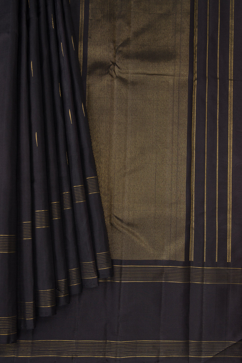 Pleats and pallu of Pure Silk Pure Zari Black Dual Tone Kanjivaram Saree with Zari Butta on the body and Zari Border. 