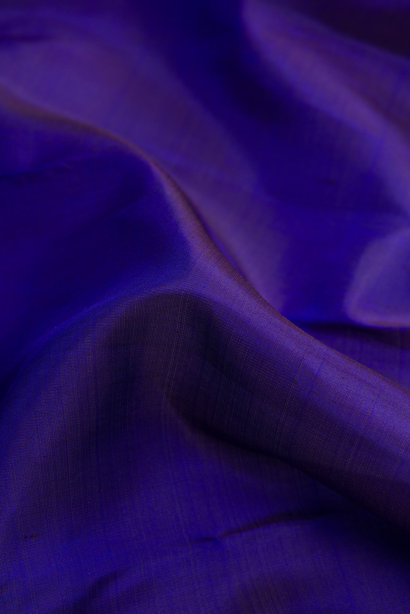Close up of Pure Silk Pure Zari Royal Blue Dual Tone Kanchipuram Saree with Zari Butta on the body and Fancy Border.  displaying folds