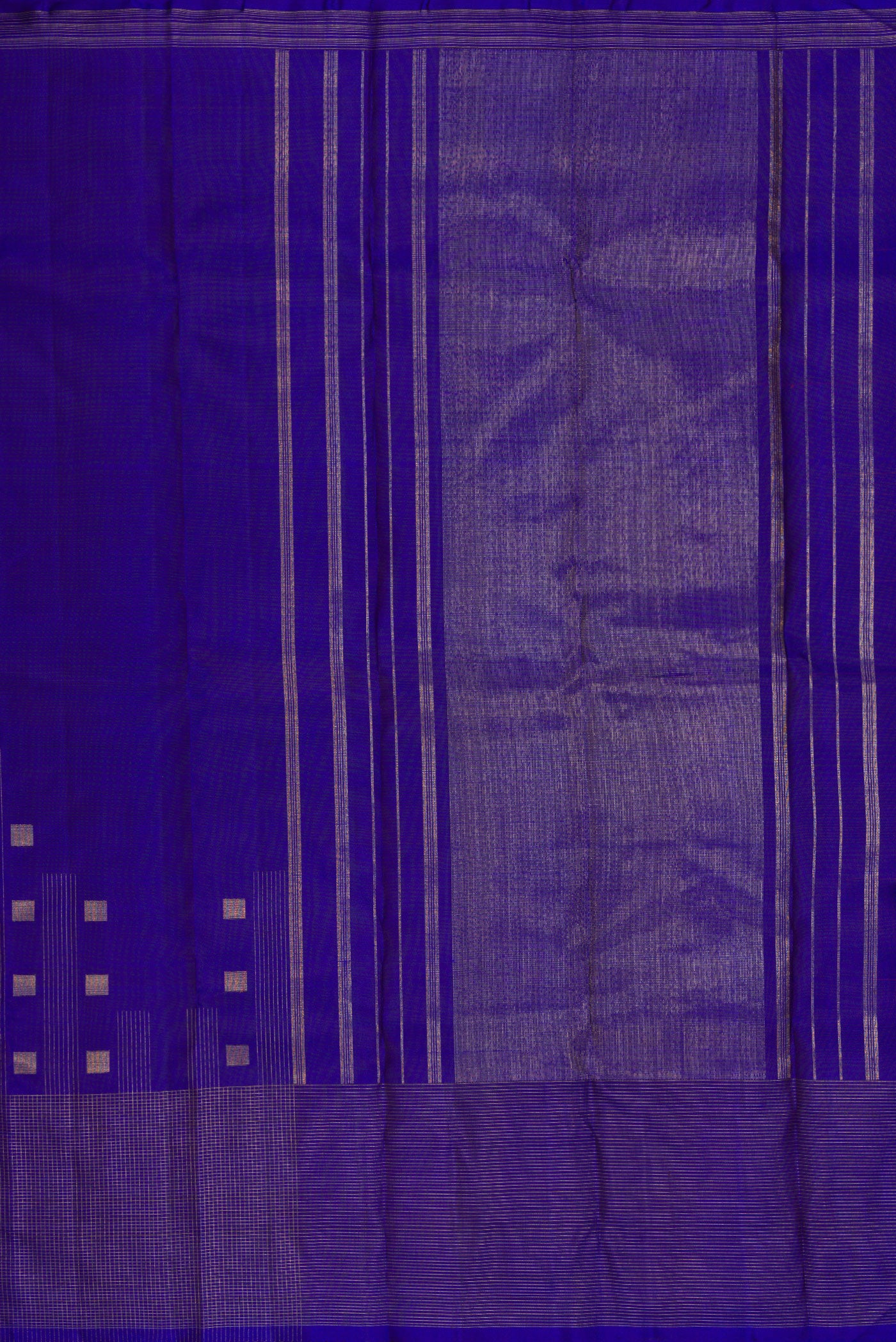 Close up image of the pallu of Pure Silk Pure Zari Royal Blue Dual Tone Kanchipuram Saree with Zari Butta on the body and Fancy Border. 