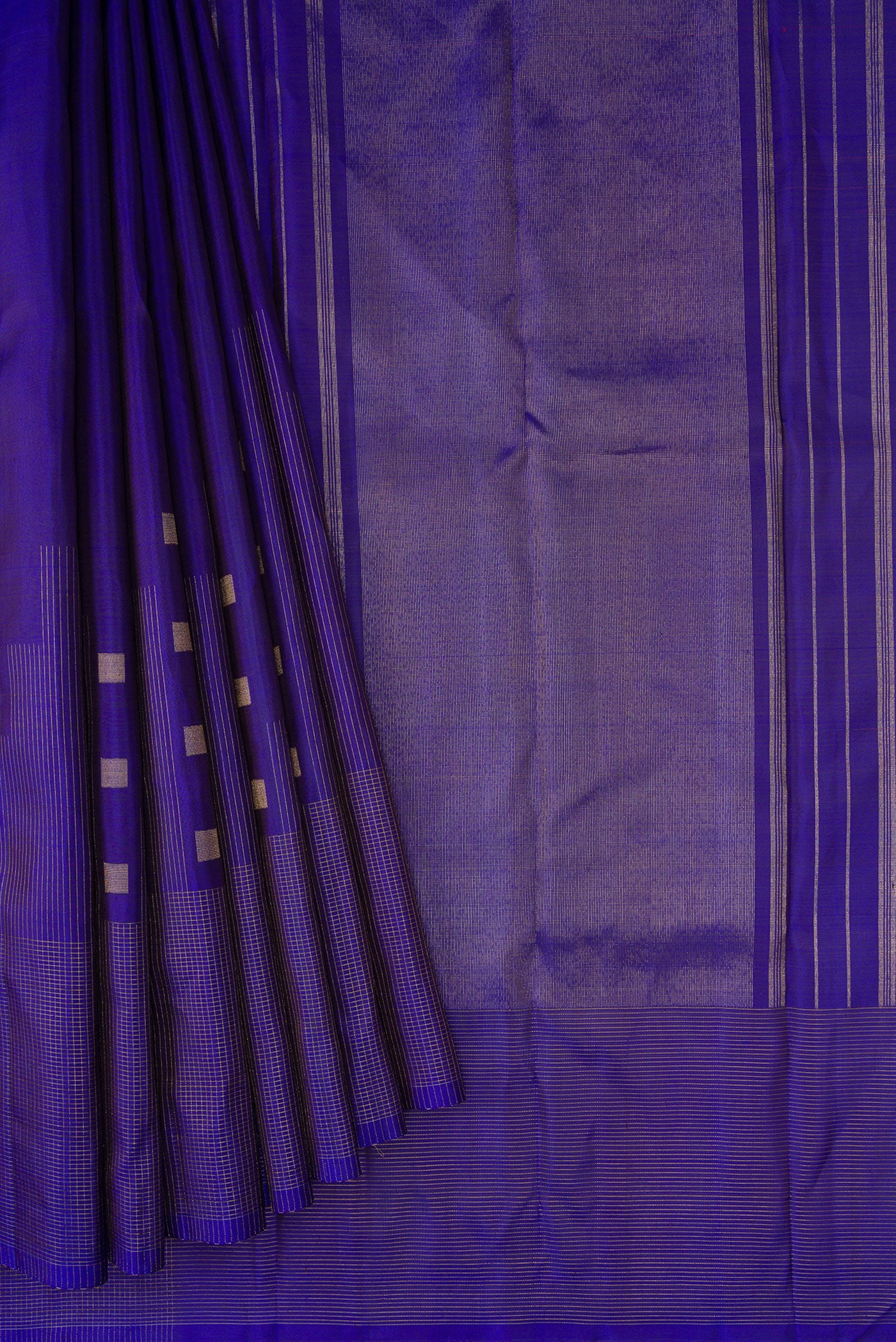 Pleats and pallu of Pure Silk Pure Zari Royal Blue Dual Tone Kanchipuram Saree with Zari Butta on the body and Fancy Border. 