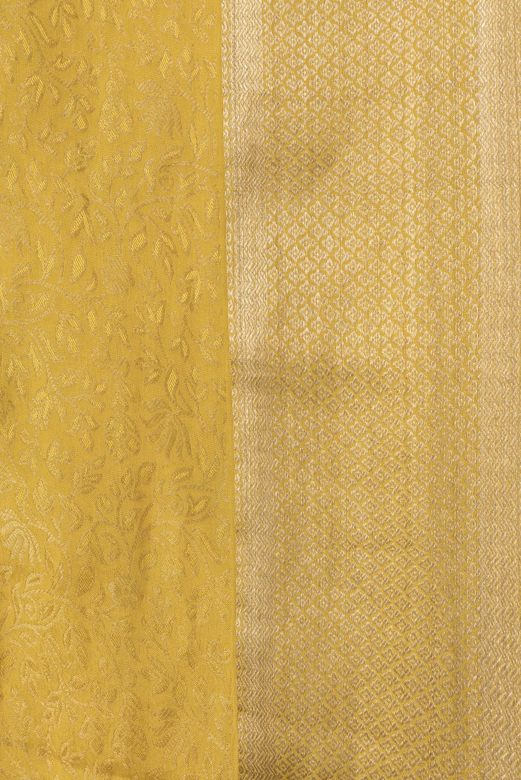 Border image of Yellow Dual Tone Georgette Saree with Zari Brocade on the body and Zari Border. 