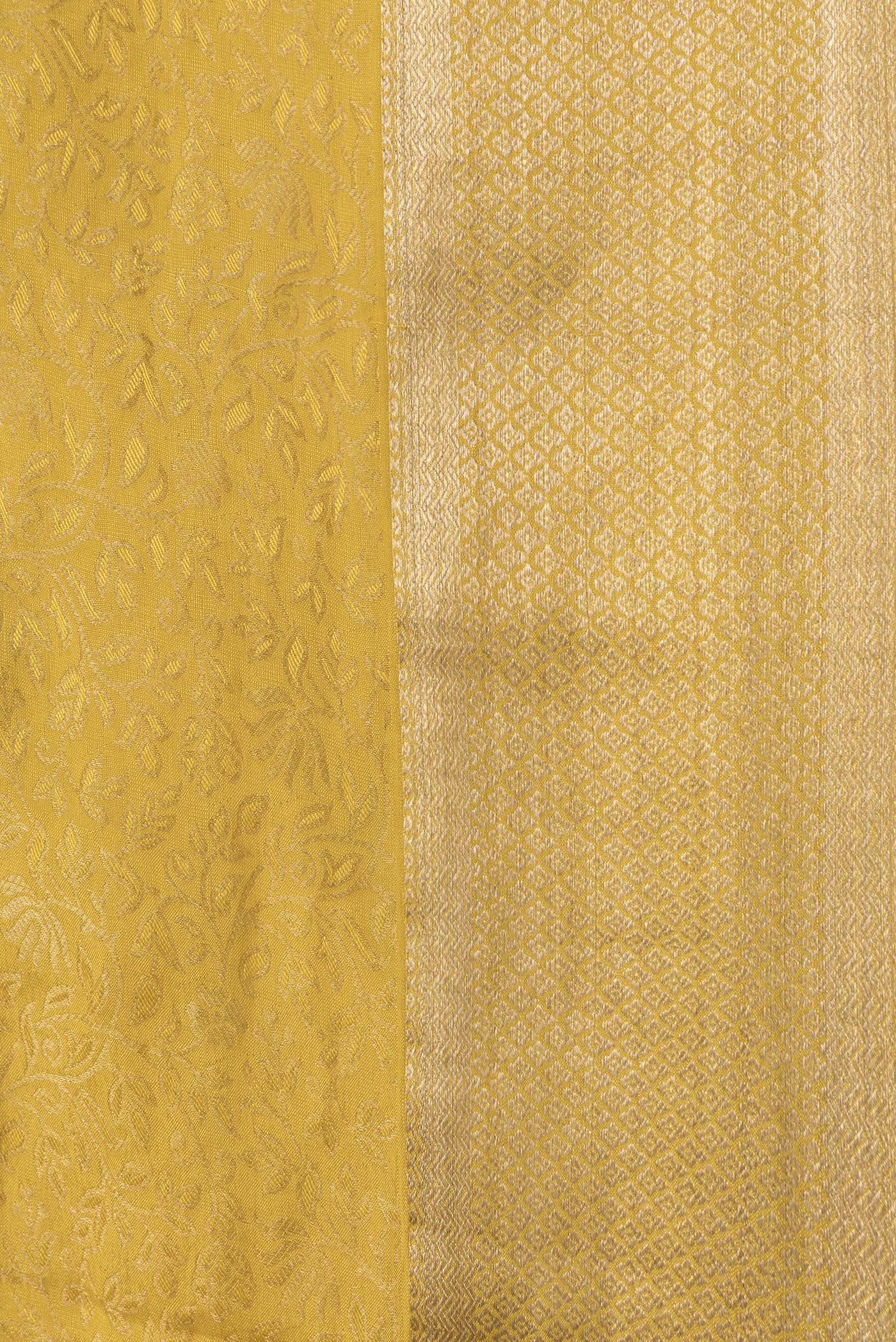 Border image of Yellow Dual Tone Georgette Saree with Zari Brocade on the body and Zari Border. 