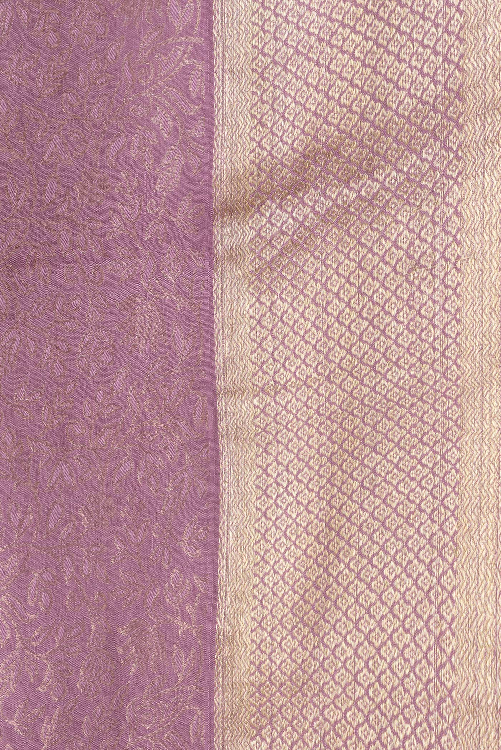 Border image of Purple Dual Tone Georgette Saree with Zari Brocade on the body and Zari Border. 