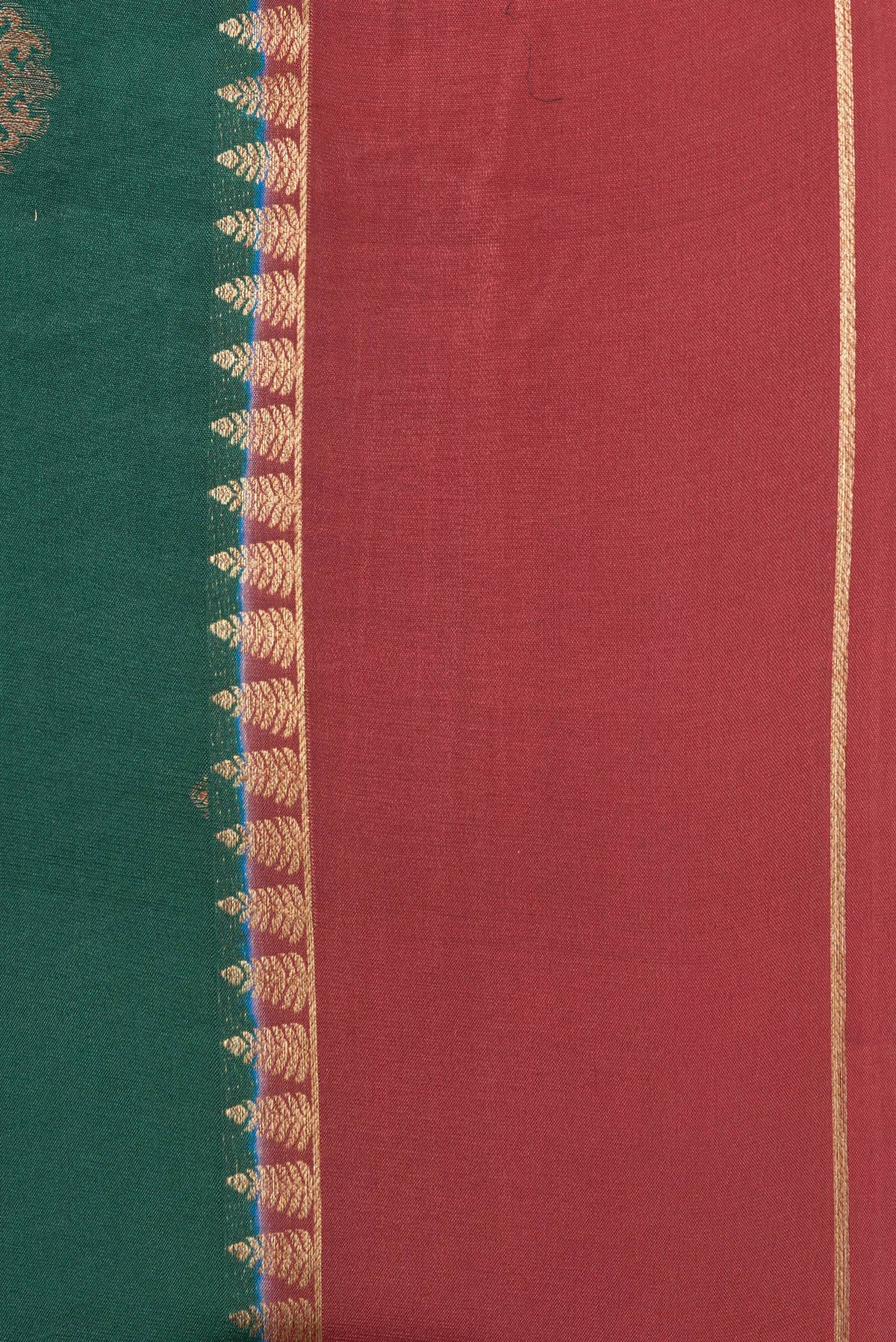 Border image of Bottle Green Dual Tone Mysore Silk Saree with Zari Butta on the body and Zari Border. 